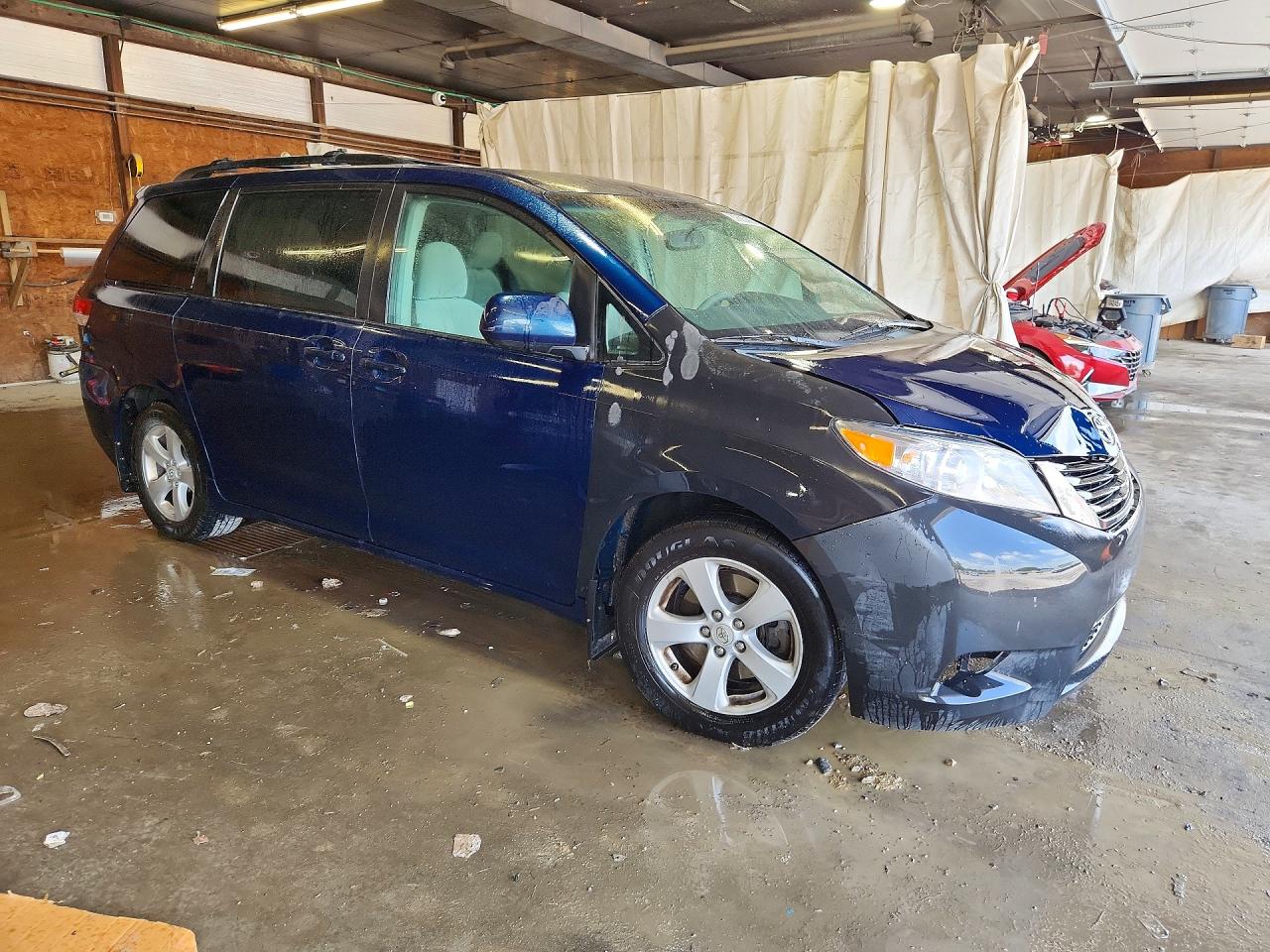 2011 Toyota Sienna Le Синий vin: 5TDKK3DC2BS152533