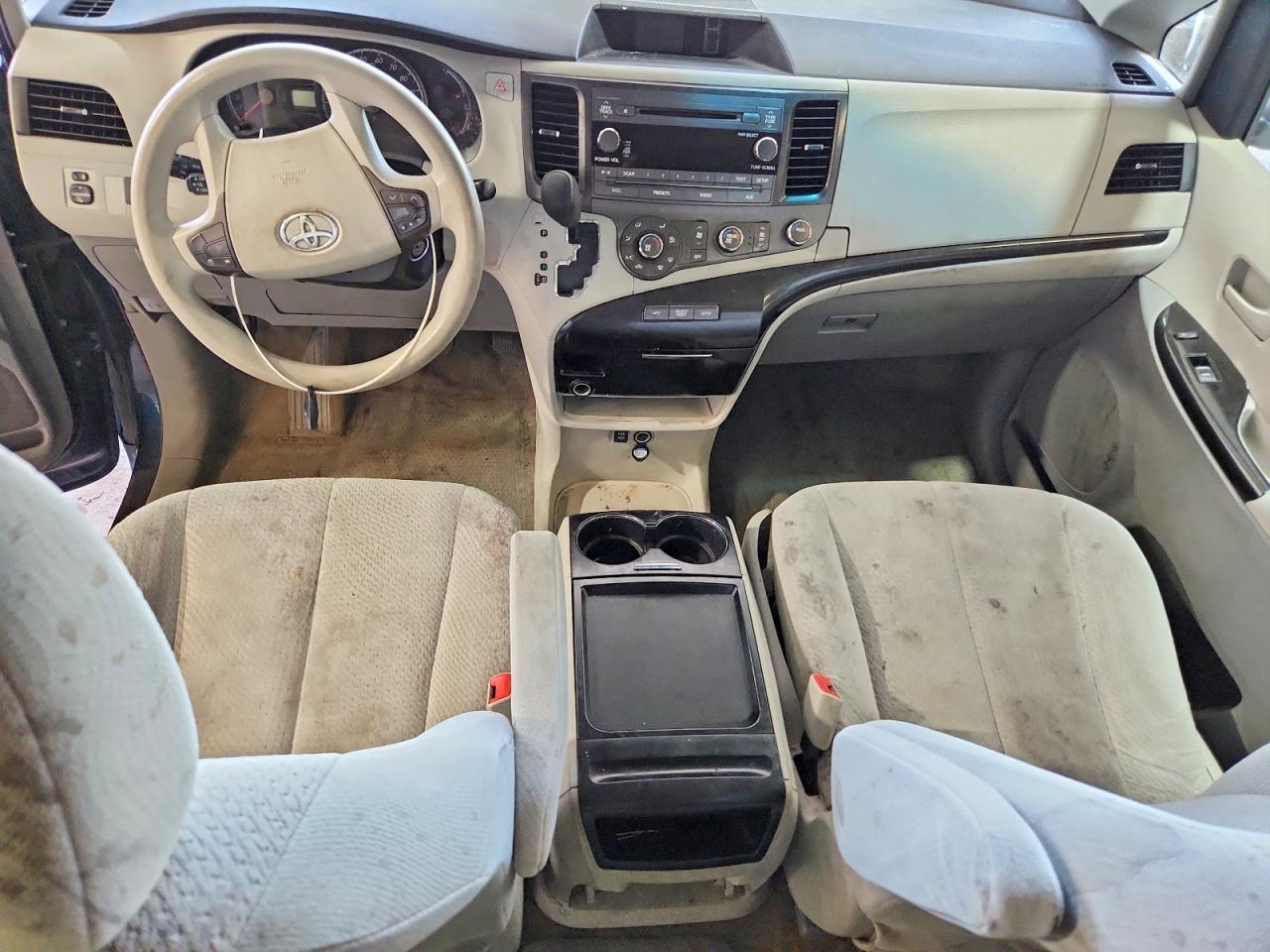 2011 Toyota Sienna Le Синий vin: 5TDKK3DC2BS152533