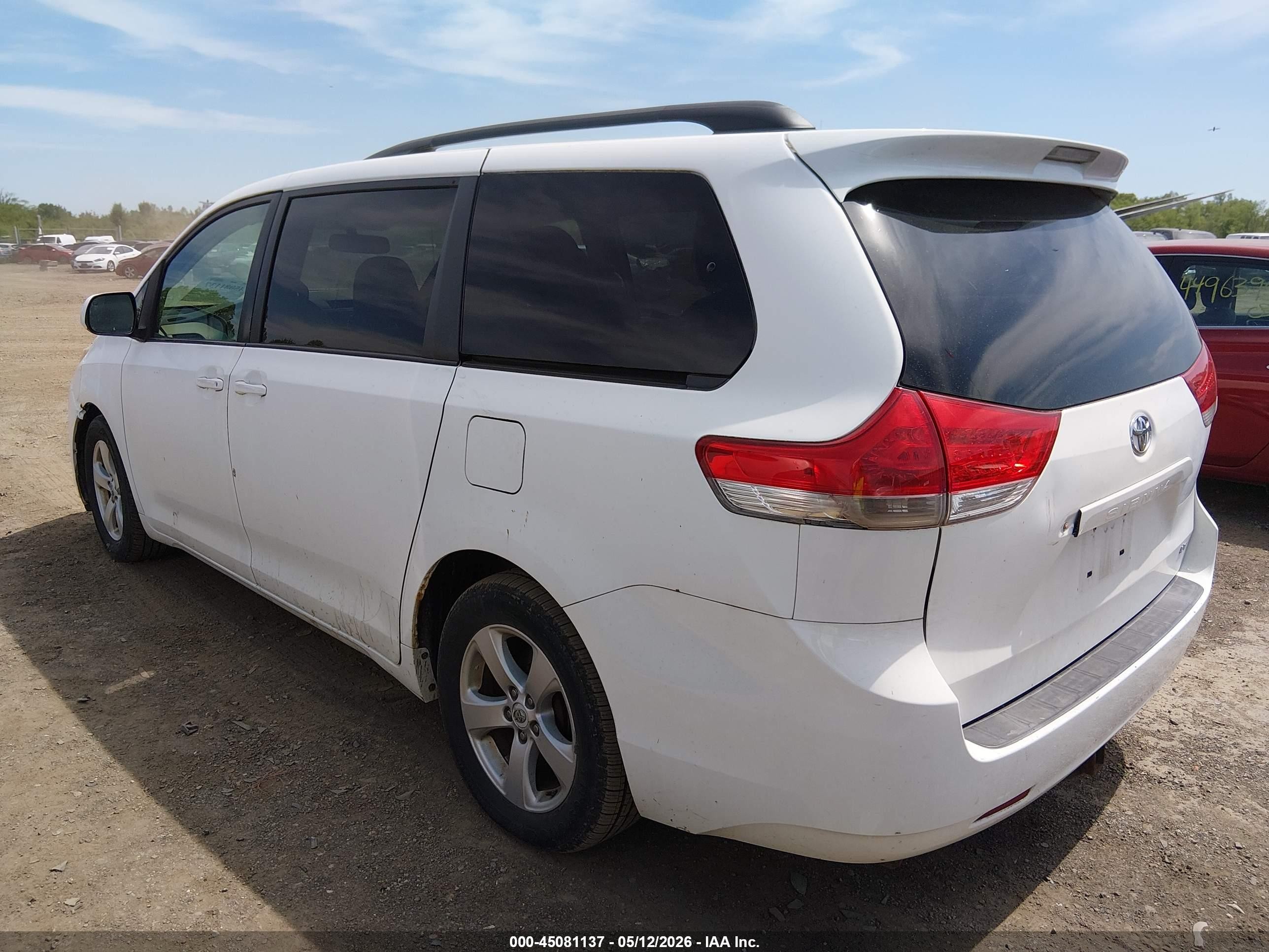2011 Toyota Sienna Le V6 Белый vin: 5TDKK3DC2BS161801