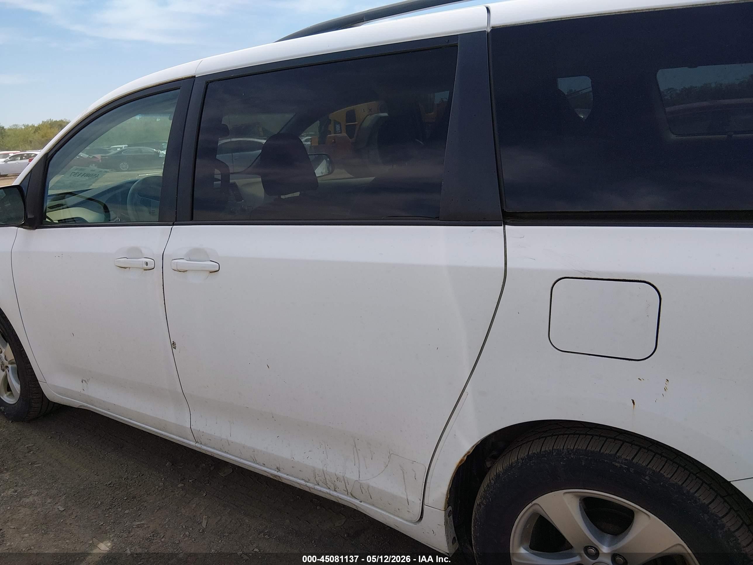 2011 Toyota Sienna Le V6 Белый vin: 5TDKK3DC2BS161801
