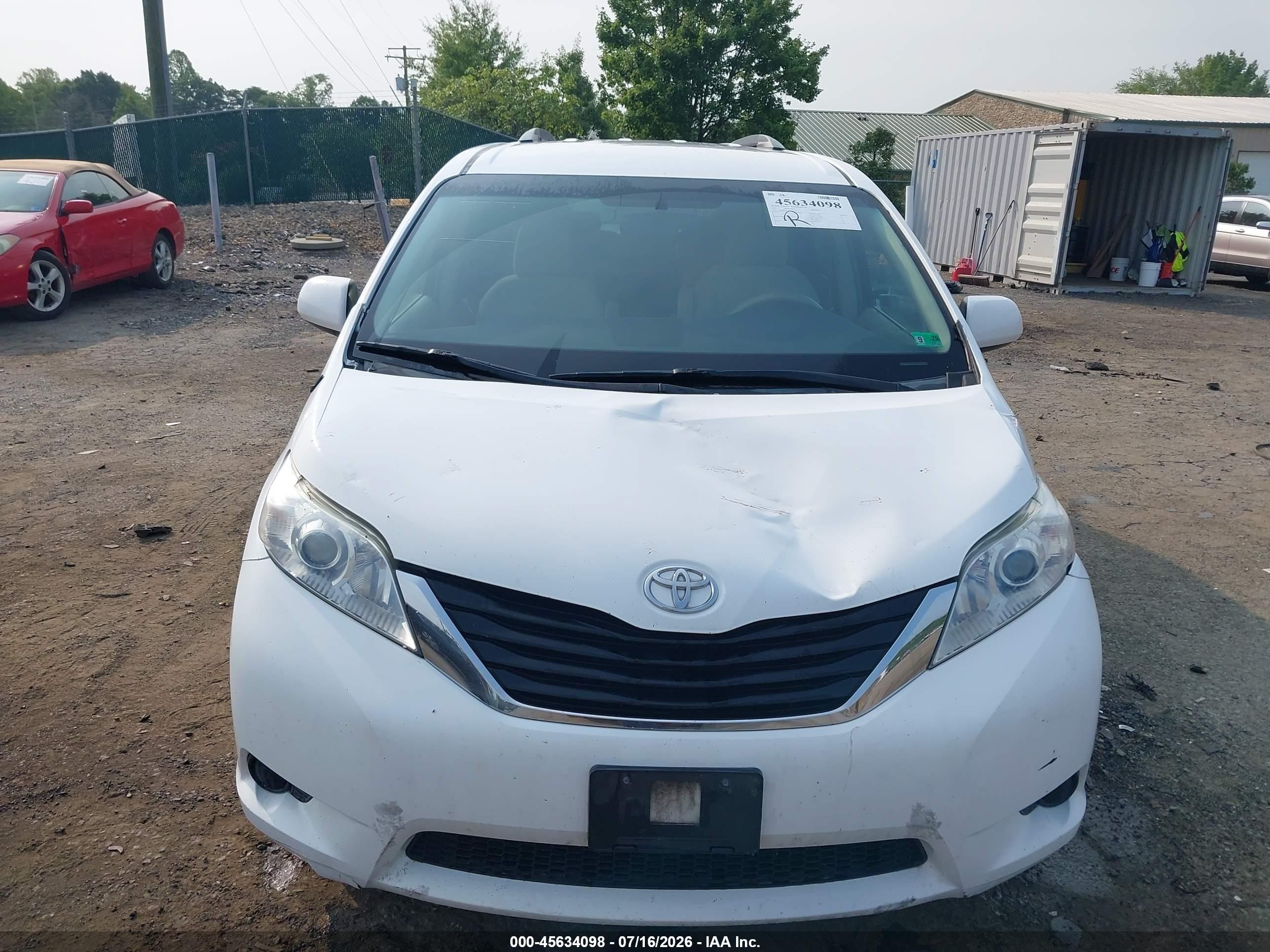 2011 Toyota Sienna Le V6 White vin: 5TDKK3DC2BS162124