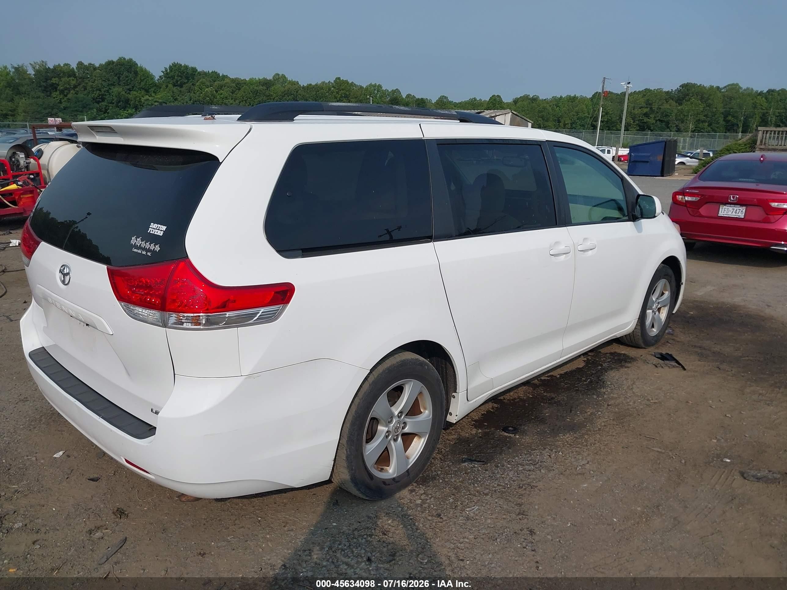 2011 Toyota Sienna Le V6 White vin: 5TDKK3DC2BS162124