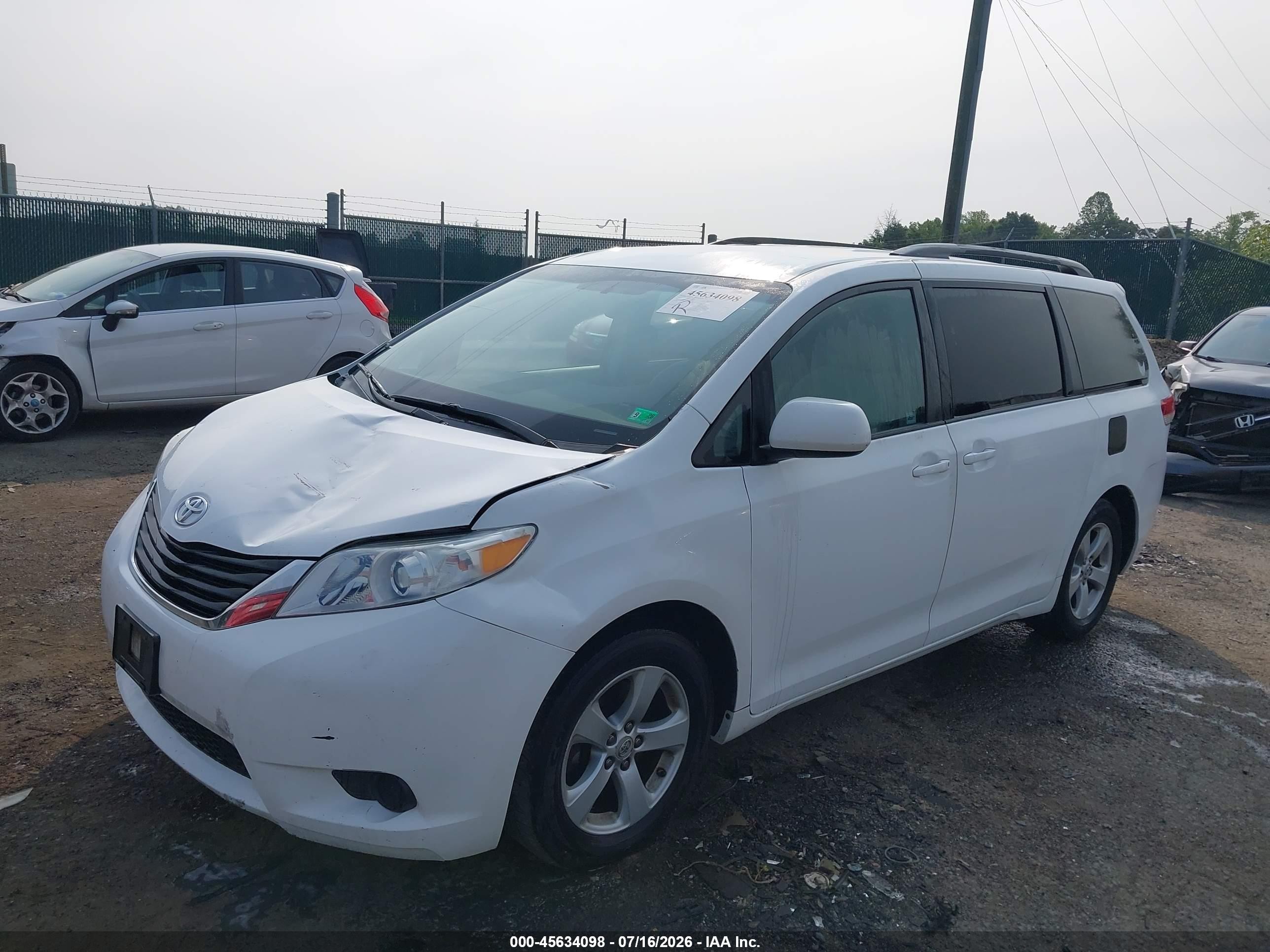 2011 Toyota Sienna Le V6 White vin: 5TDKK3DC2BS162124