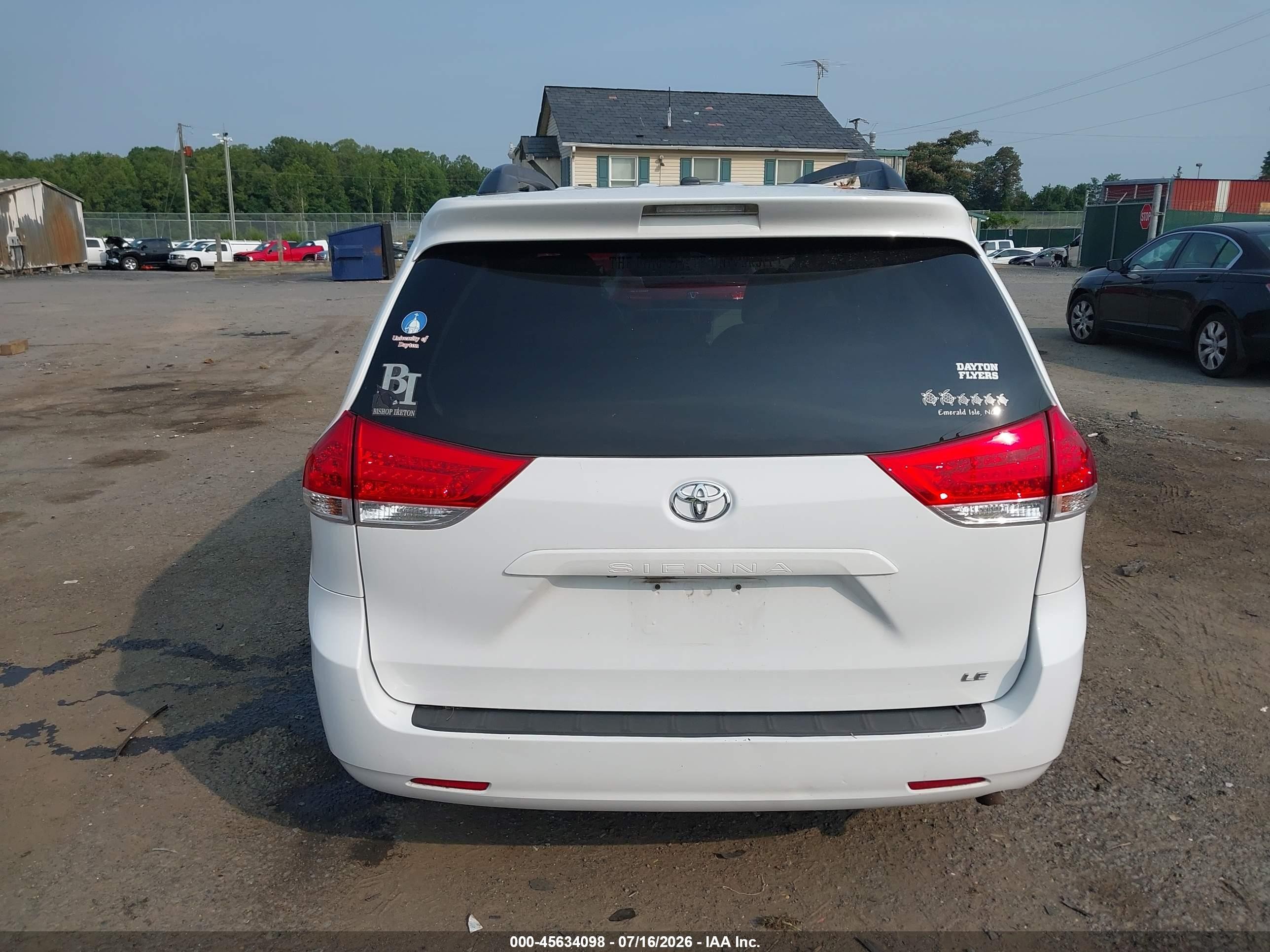 2011 Toyota Sienna Le V6 White vin: 5TDKK3DC2BS162124