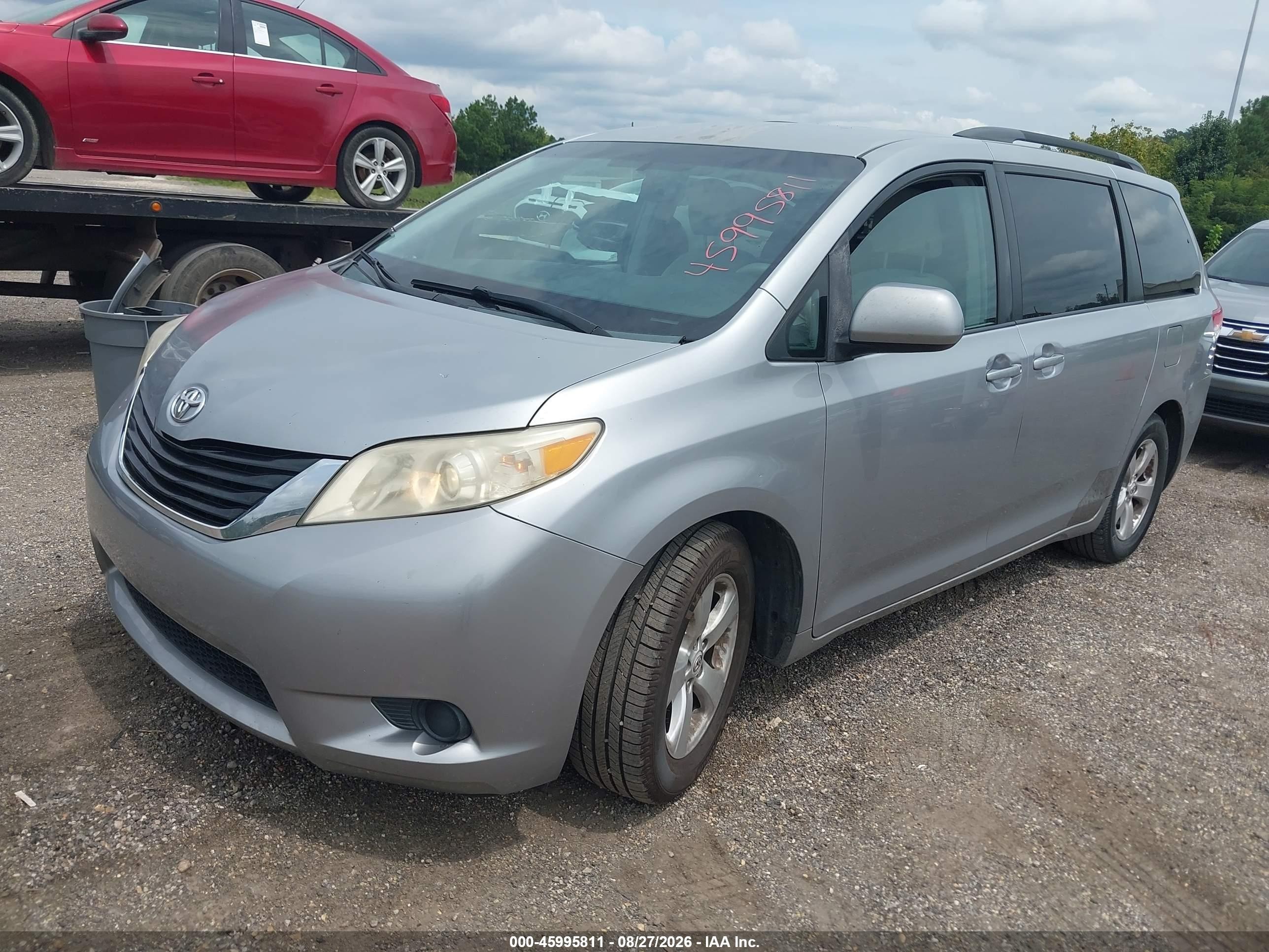2012 Toyota Sienna Le V6 8 Passenger Silver vin: 5TDKK3DC2CS179751