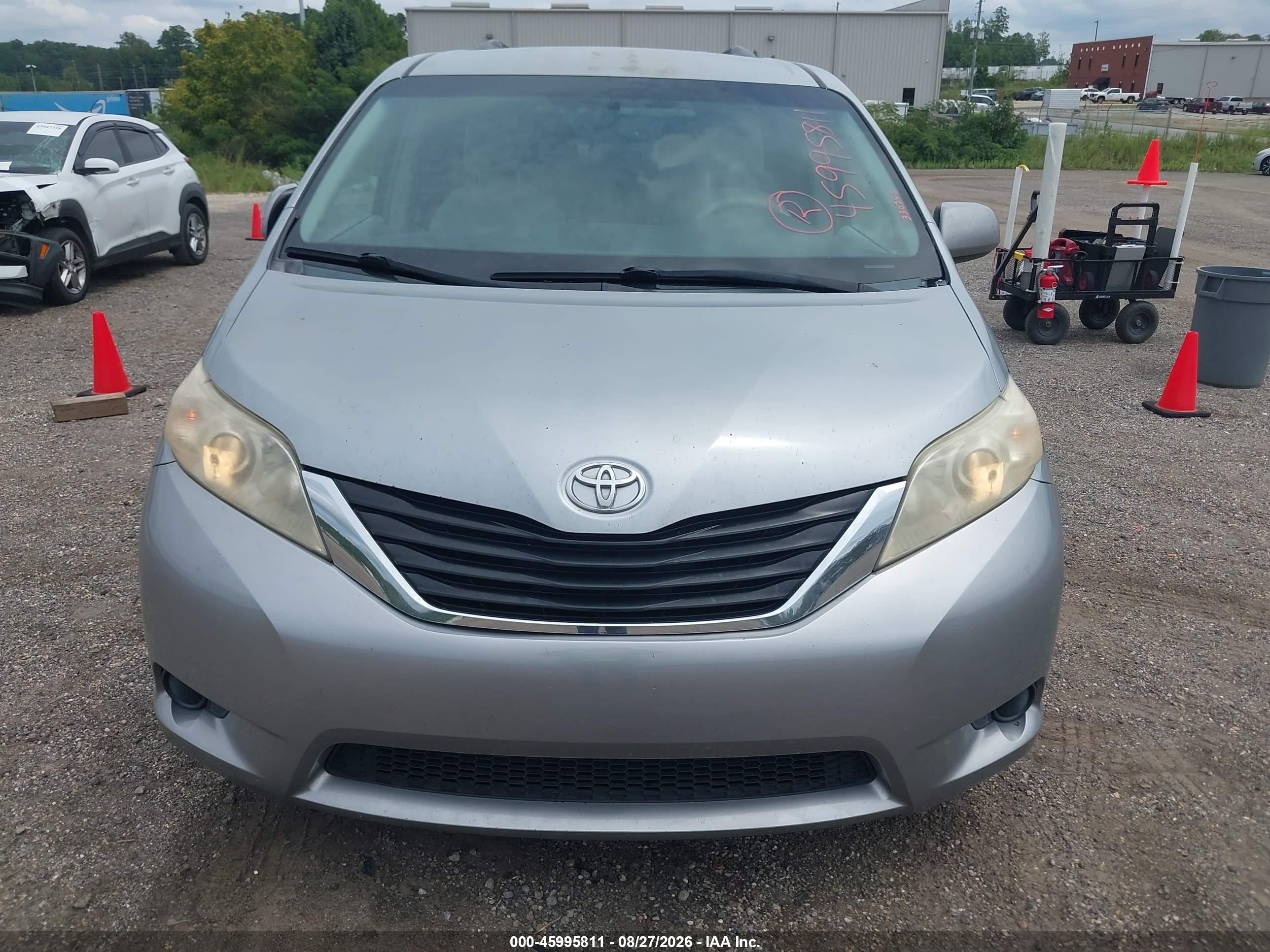 2012 Toyota Sienna Le V6 8 Passenger Silver vin: 5TDKK3DC2CS179751