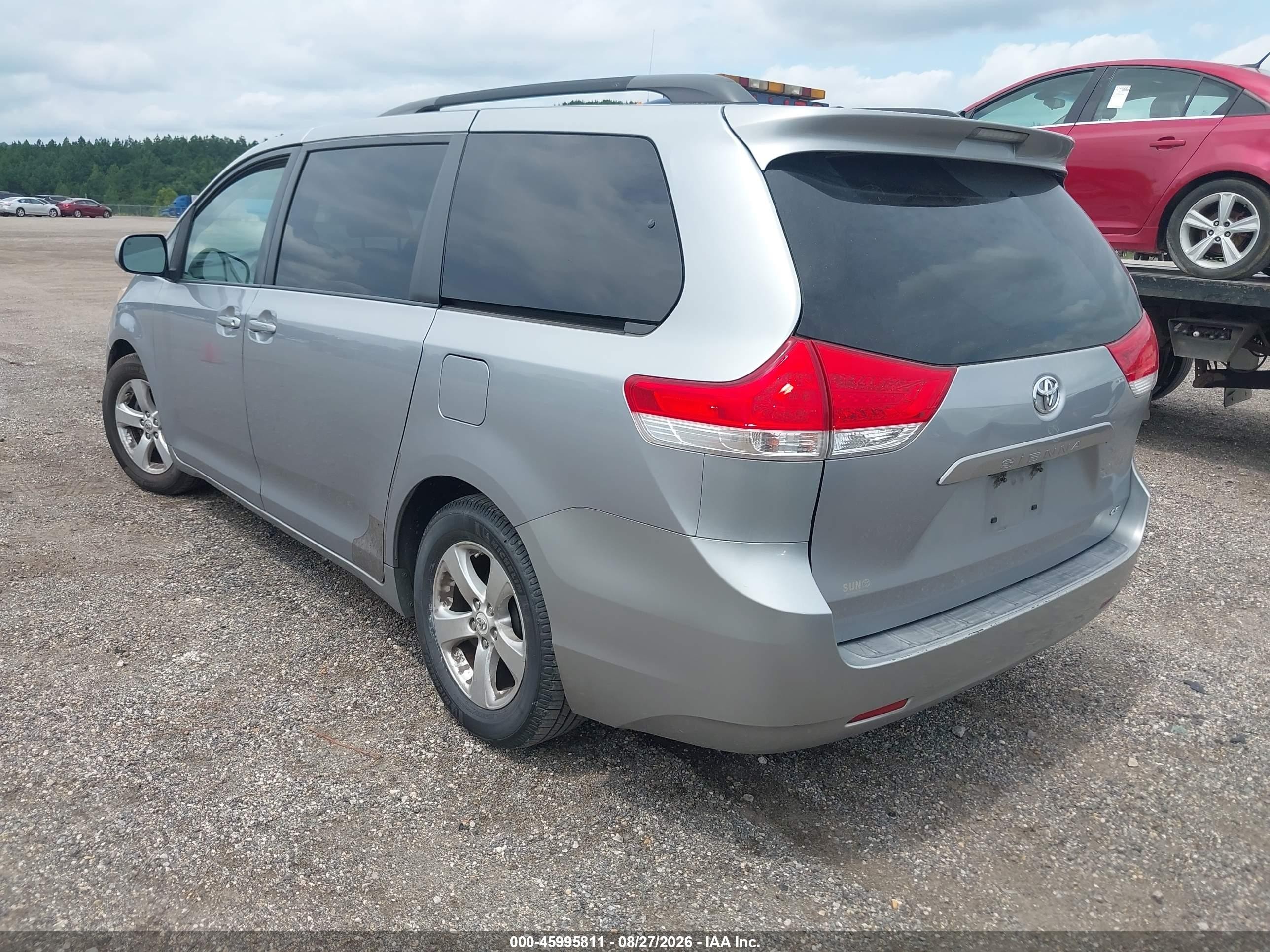 2012 Toyota Sienna Le V6 8 Passenger Silver vin: 5TDKK3DC2CS179751