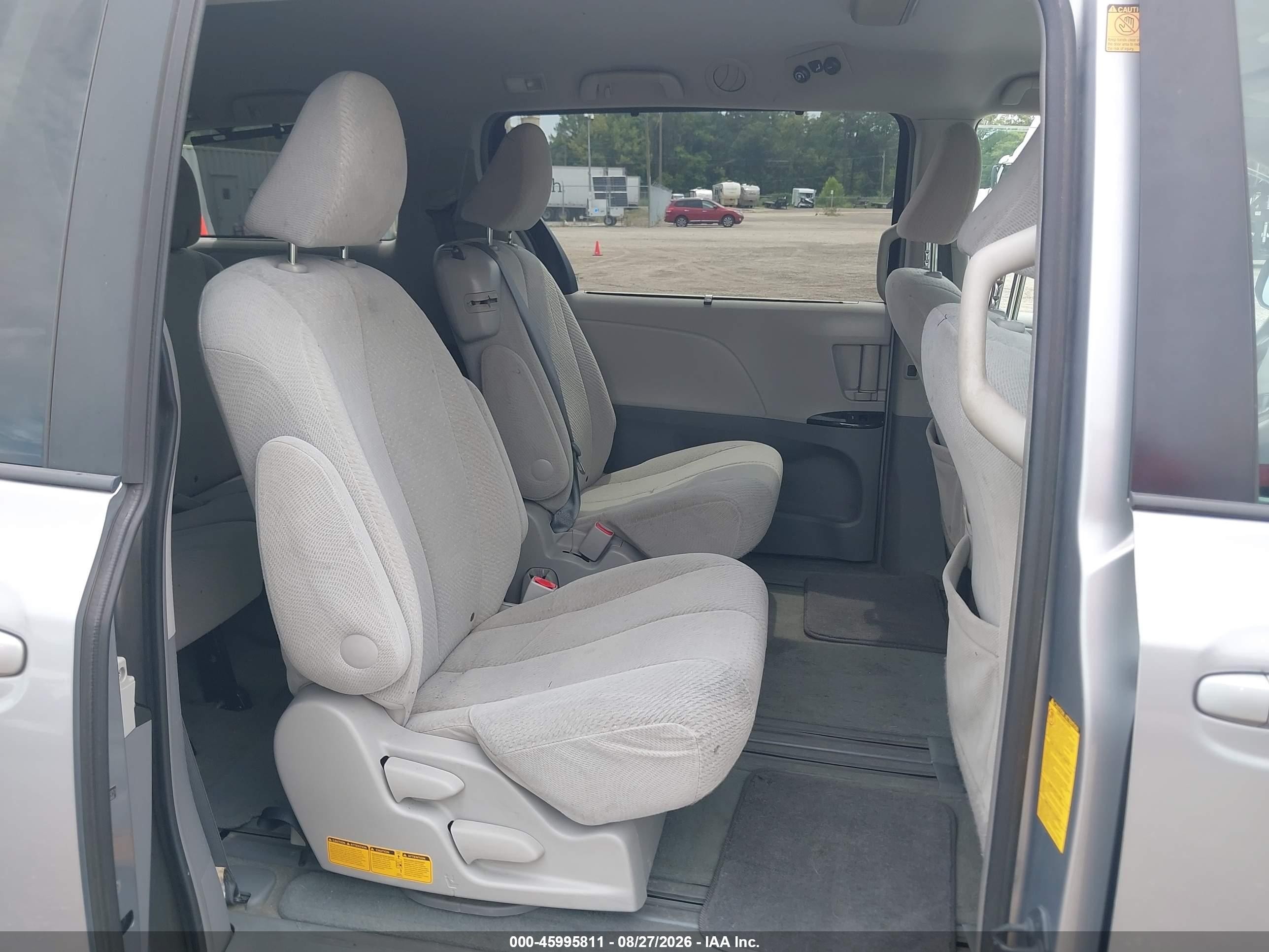 2012 Toyota Sienna Le V6 8 Passenger Silver vin: 5TDKK3DC2CS179751