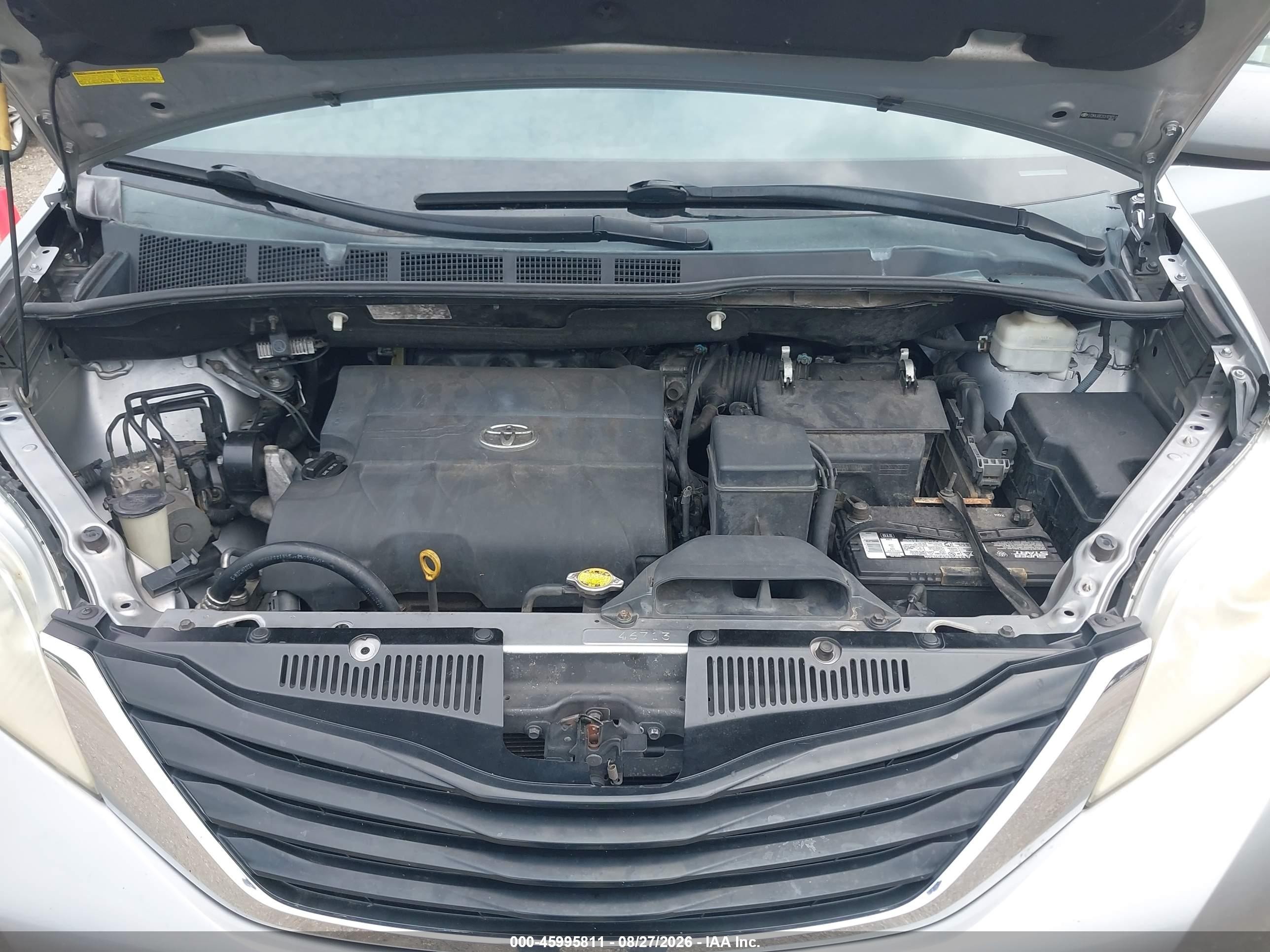 2012 Toyota Sienna Le V6 8 Passenger Silver vin: 5TDKK3DC2CS179751
