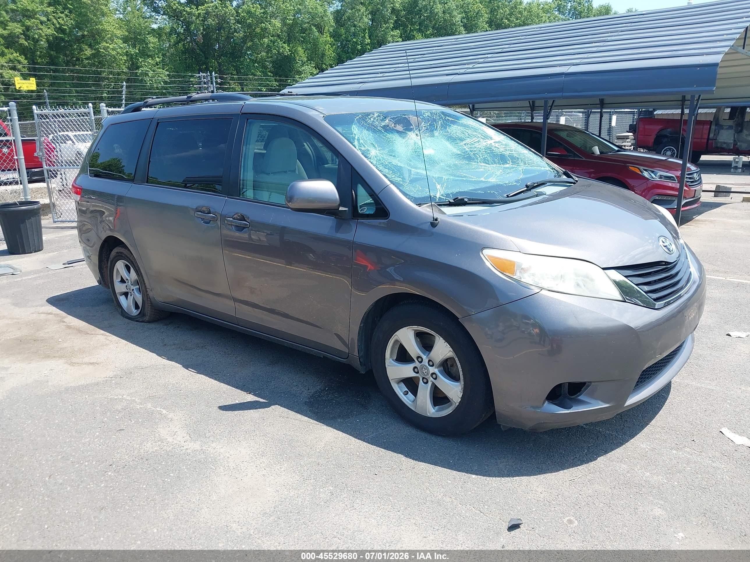 2012 Toyota Sienna Le V6 8 Passenger Серый vin: 5TDKK3DC2CS184416
