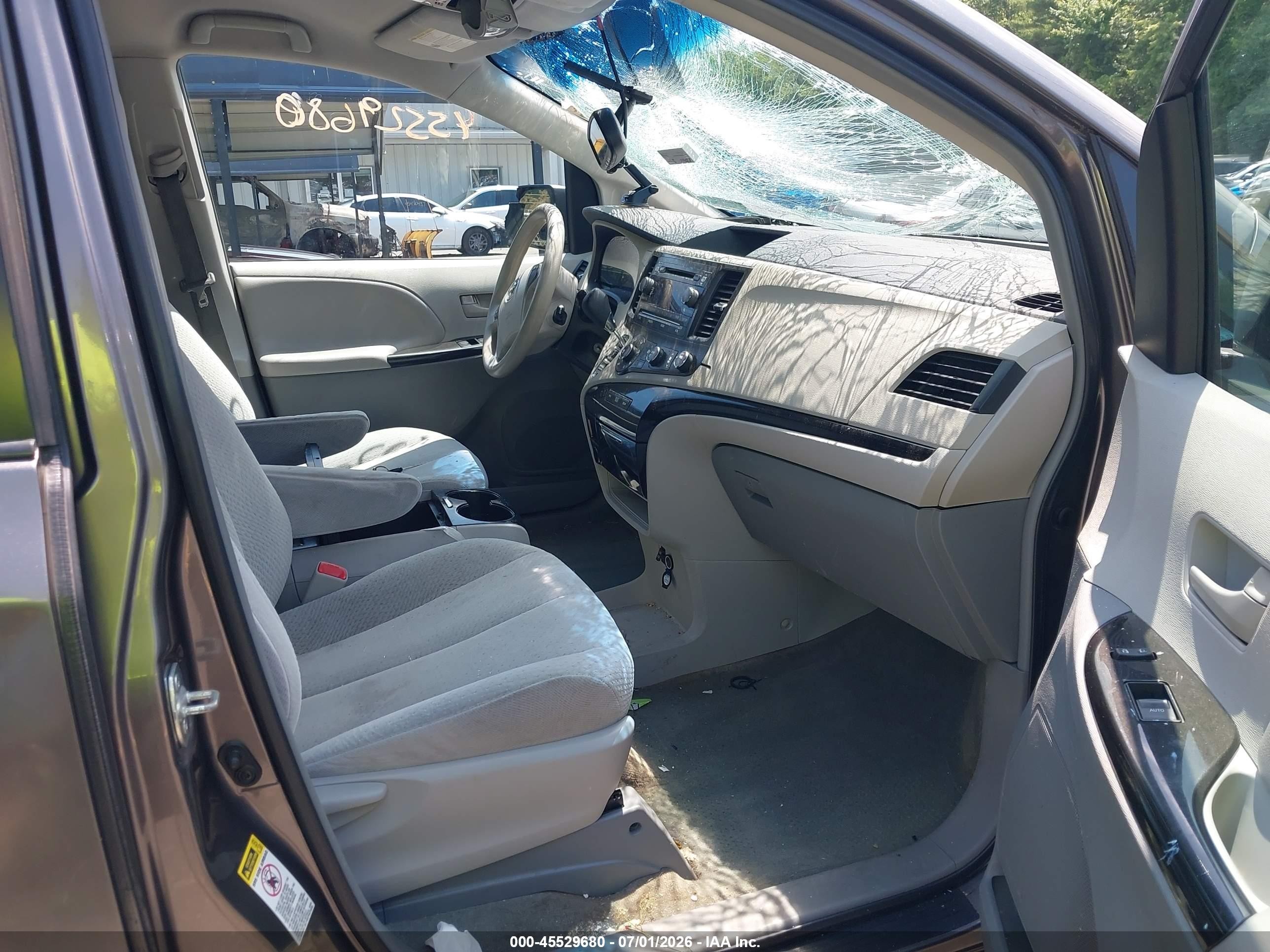 2012 Toyota Sienna Le V6 8 Passenger Серый vin: 5TDKK3DC2CS184416