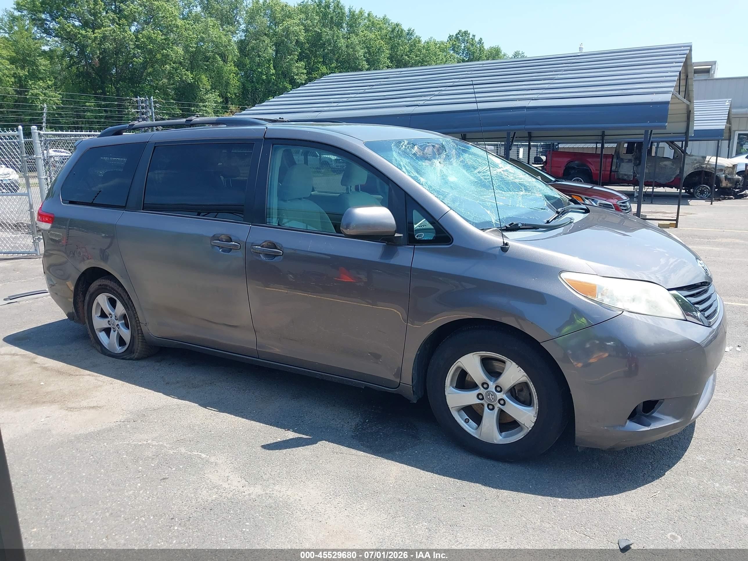 2012 Toyota Sienna Le V6 8 Passenger Серый vin: 5TDKK3DC2CS184416