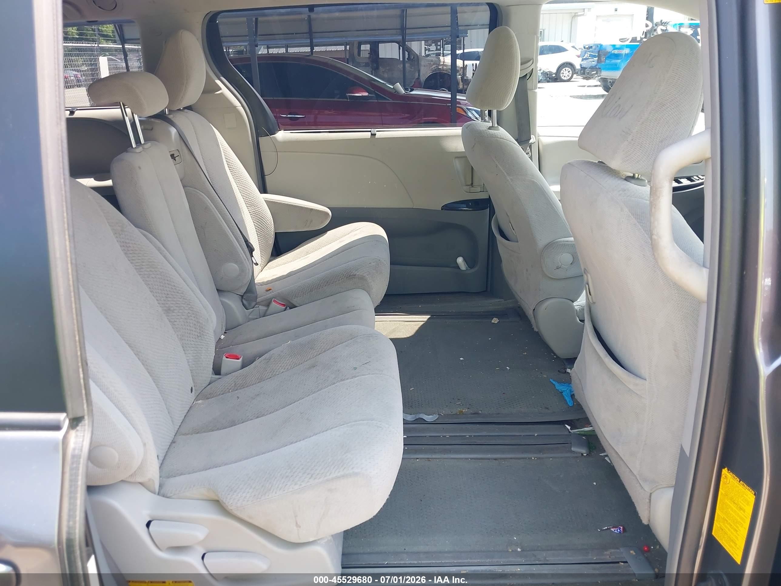 2012 Toyota Sienna Le V6 8 Passenger Серый vin: 5TDKK3DC2CS184416