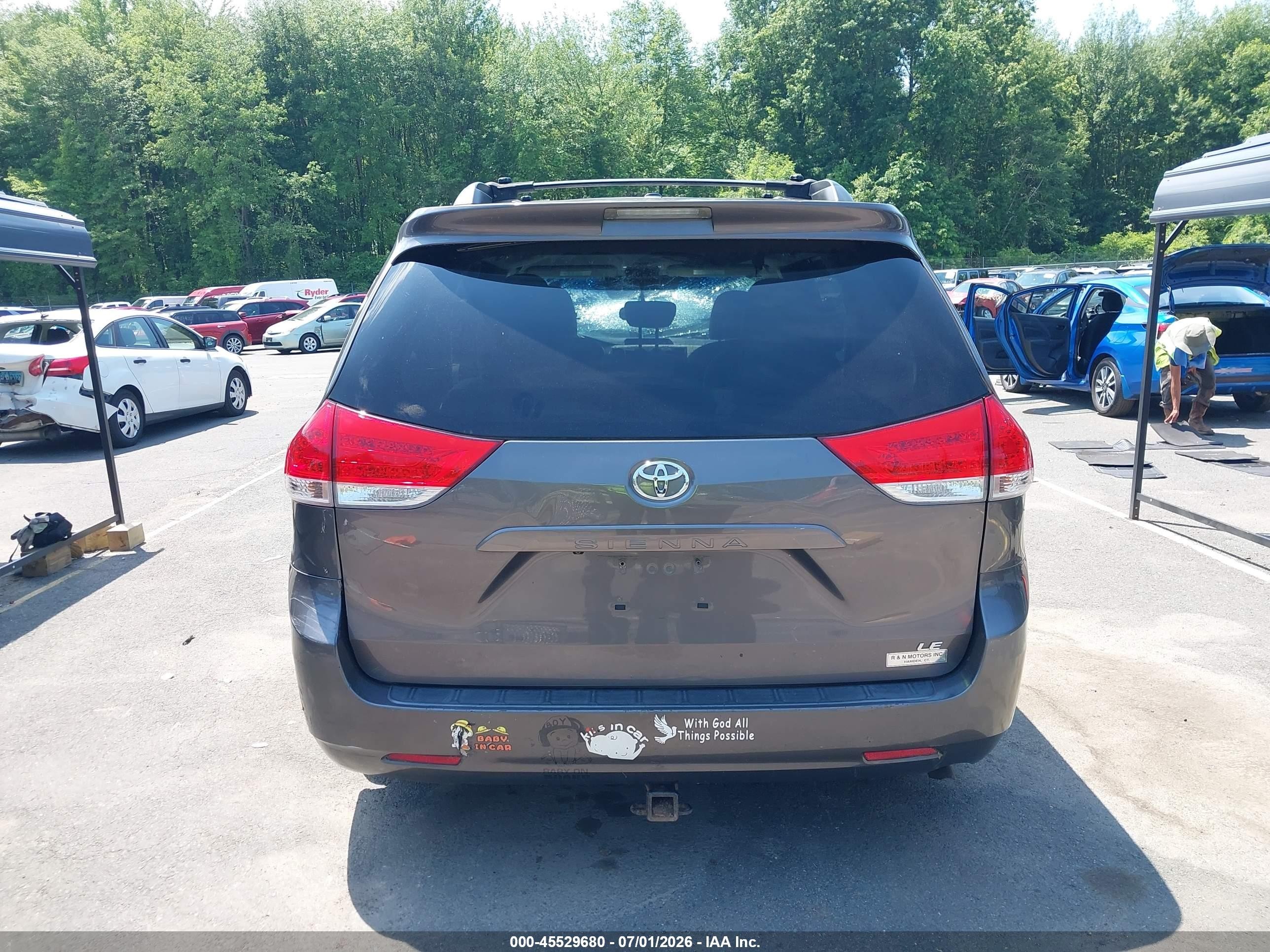 2012 Toyota Sienna Le V6 8 Passenger Серый vin: 5TDKK3DC2CS184416