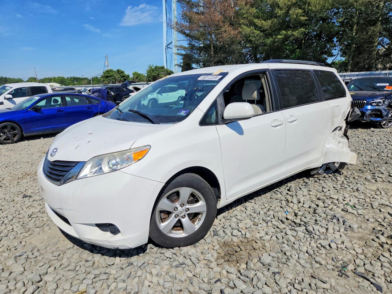 2012 Toyota Sienna Le White vin: 5TDKK3DC2CS185064