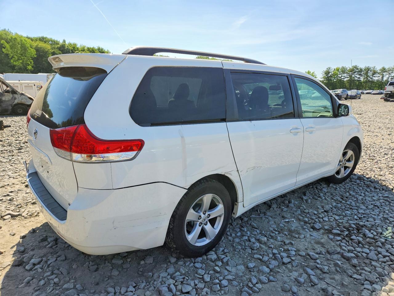 2012 Toyota Sienna Le White vin: 5TDKK3DC2CS185064