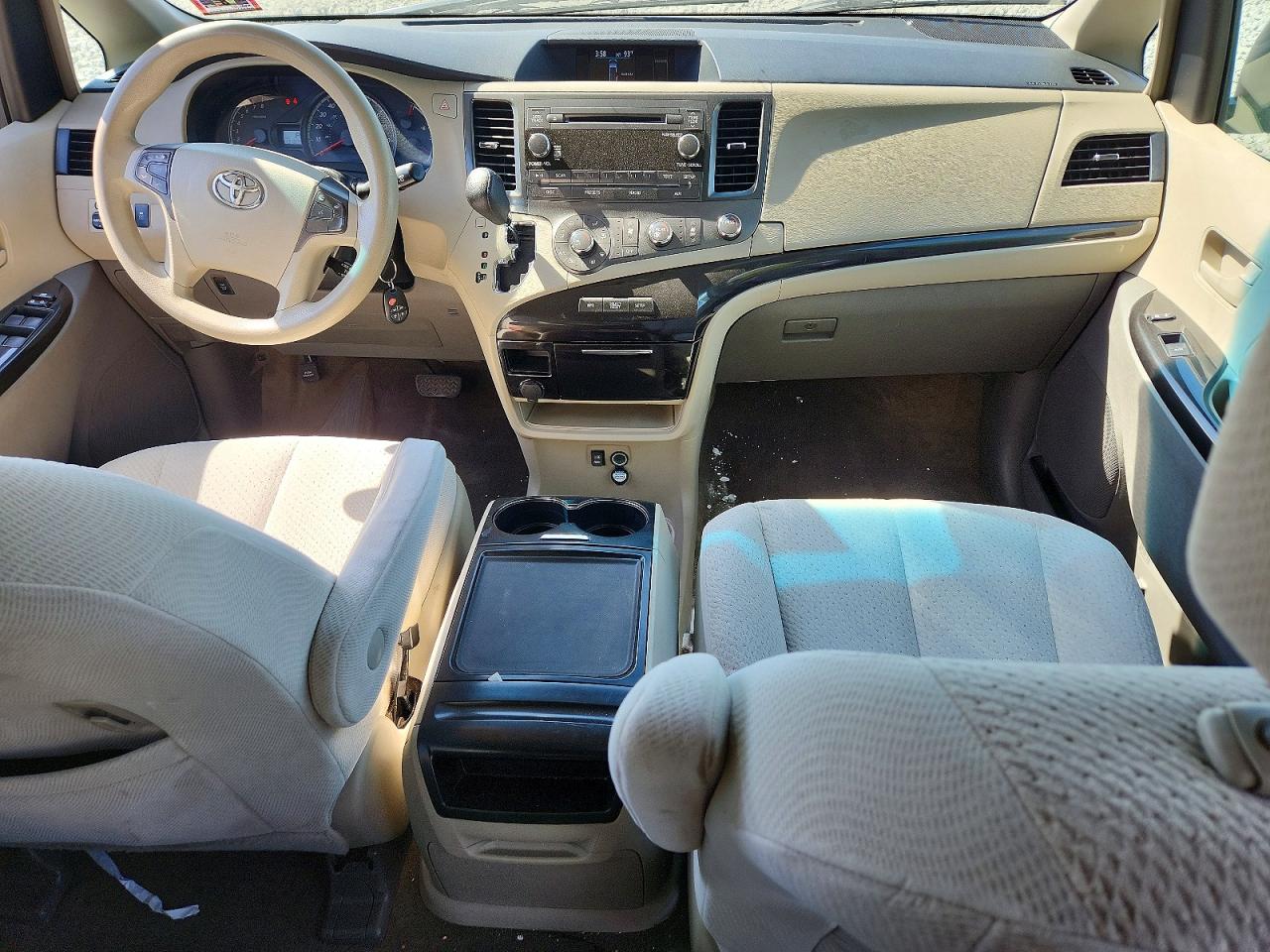 2012 Toyota Sienna Le White vin: 5TDKK3DC2CS185064