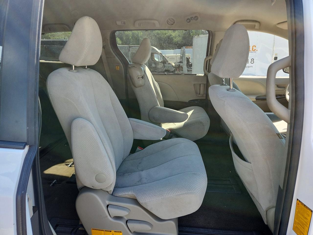 2012 Toyota Sienna Le White vin: 5TDKK3DC2CS185064