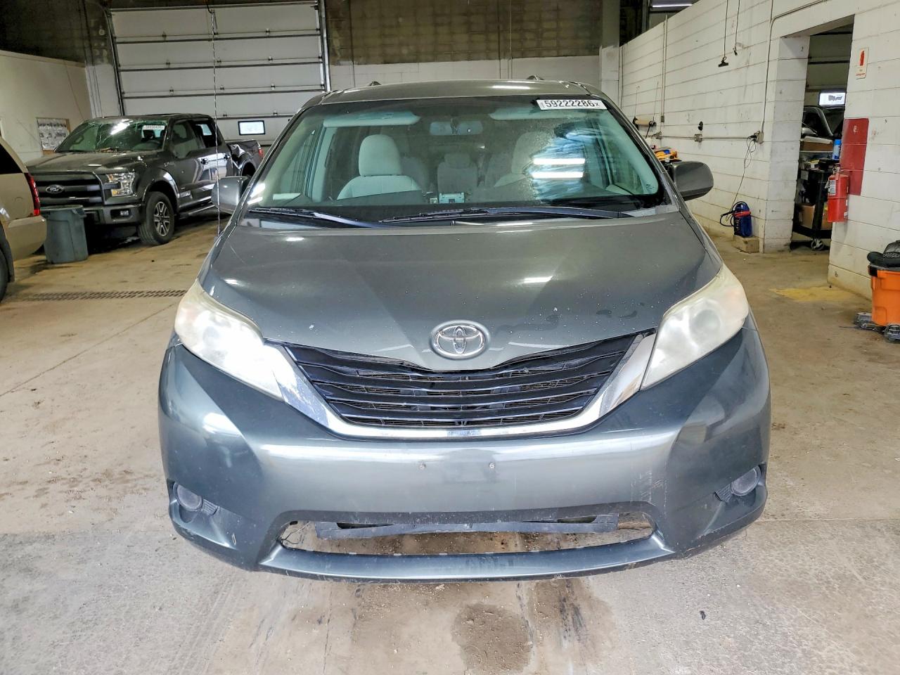 2012 Toyota Sienna Le Серый vin: 5TDKK3DC2CS192953