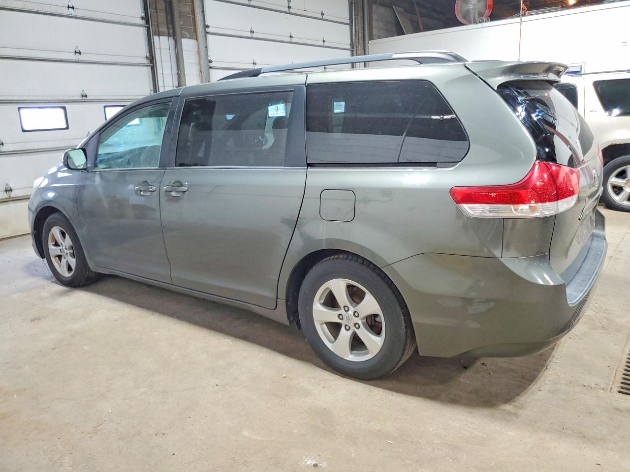 2012 Toyota Sienna Le Серый vin: 5TDKK3DC2CS192953