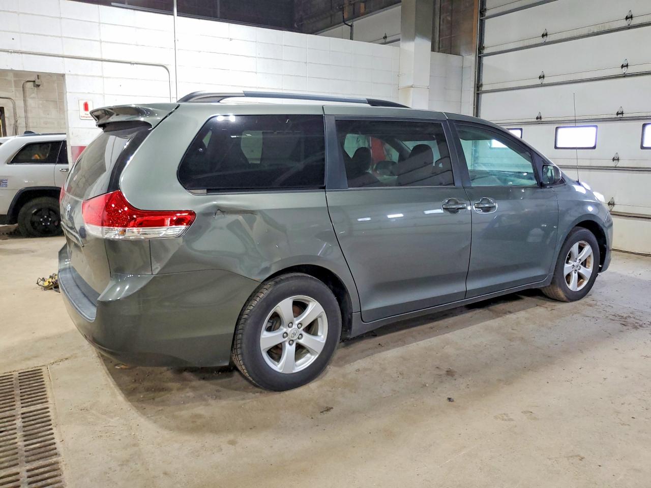 2012 Toyota Sienna Le Серый vin: 5TDKK3DC2CS192953