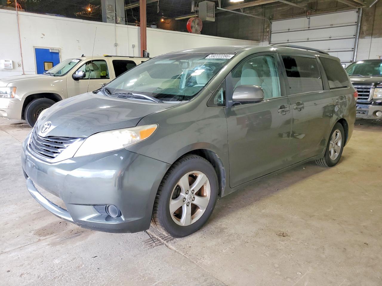 2012 Toyota Sienna Le Серый vin: 5TDKK3DC2CS192953