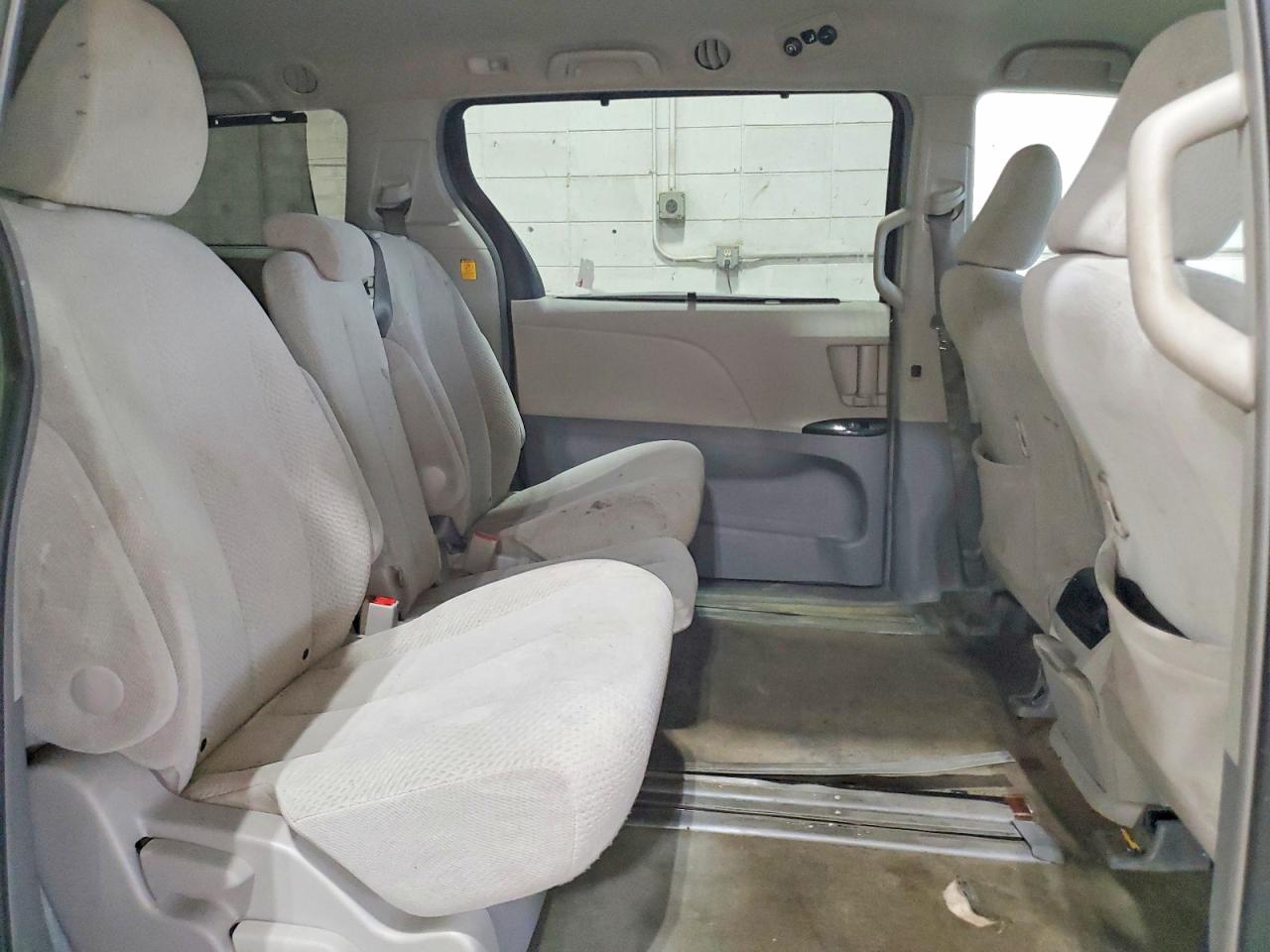 2012 Toyota Sienna Le Серый vin: 5TDKK3DC2CS192953
