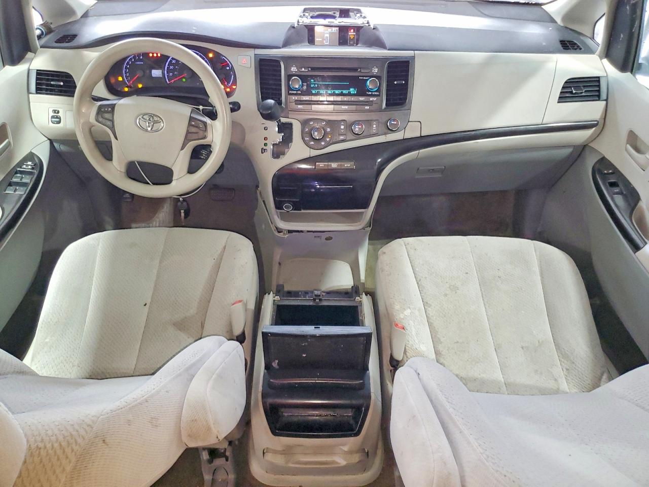 2012 Toyota Sienna Le Серый vin: 5TDKK3DC2CS192953