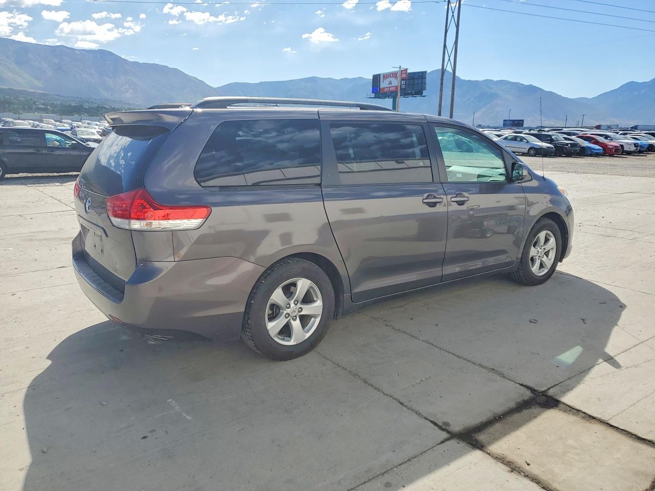 2012 Toyota Sienna Le Gray vin: 5TDKK3DC2CS216572