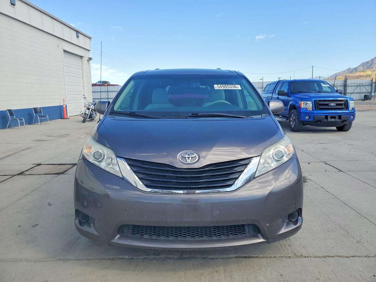 2012 Toyota Sienna Le Gray vin: 5TDKK3DC2CS216572