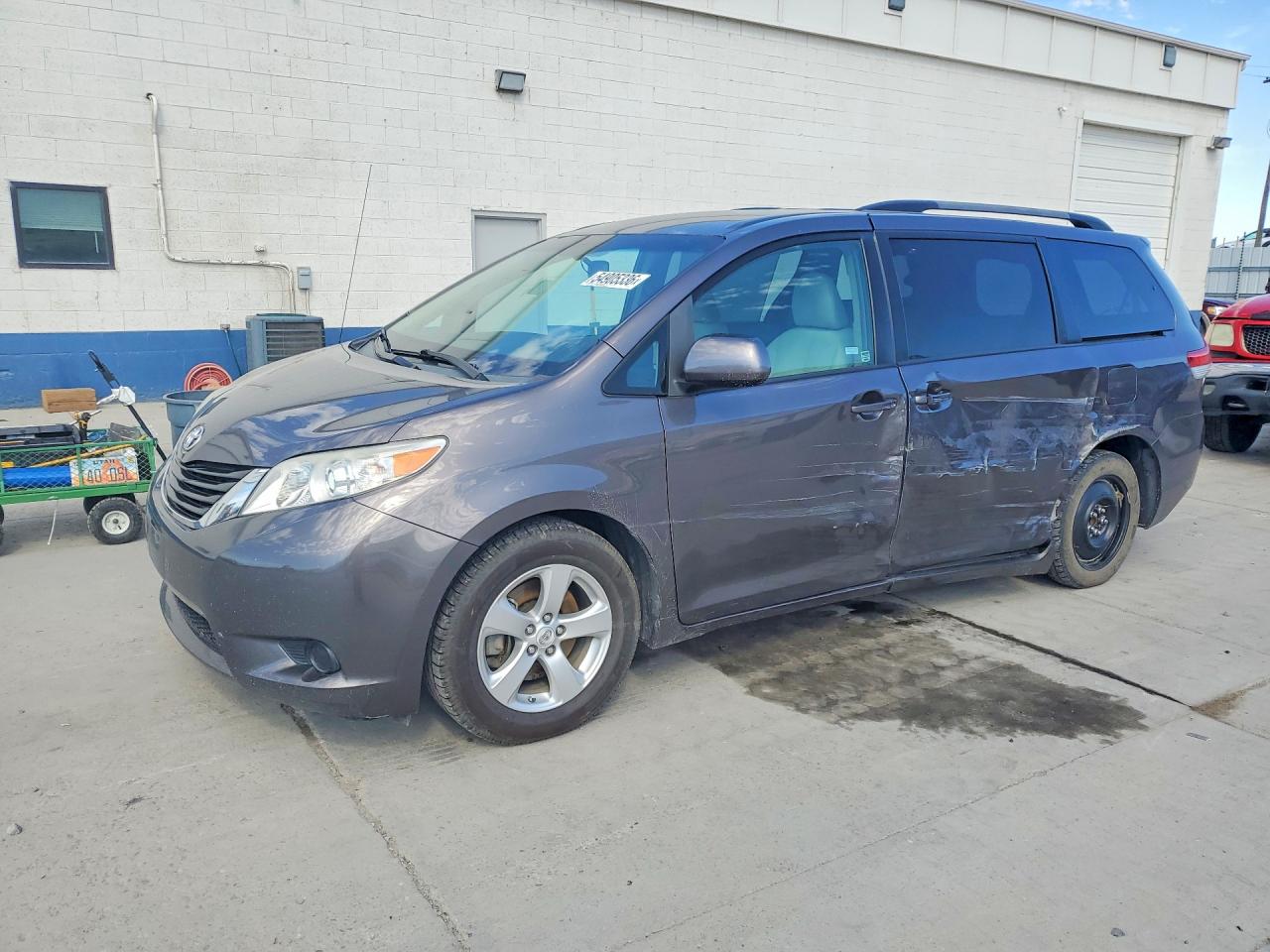 2012 Toyota Sienna Le Gray vin: 5TDKK3DC2CS216572