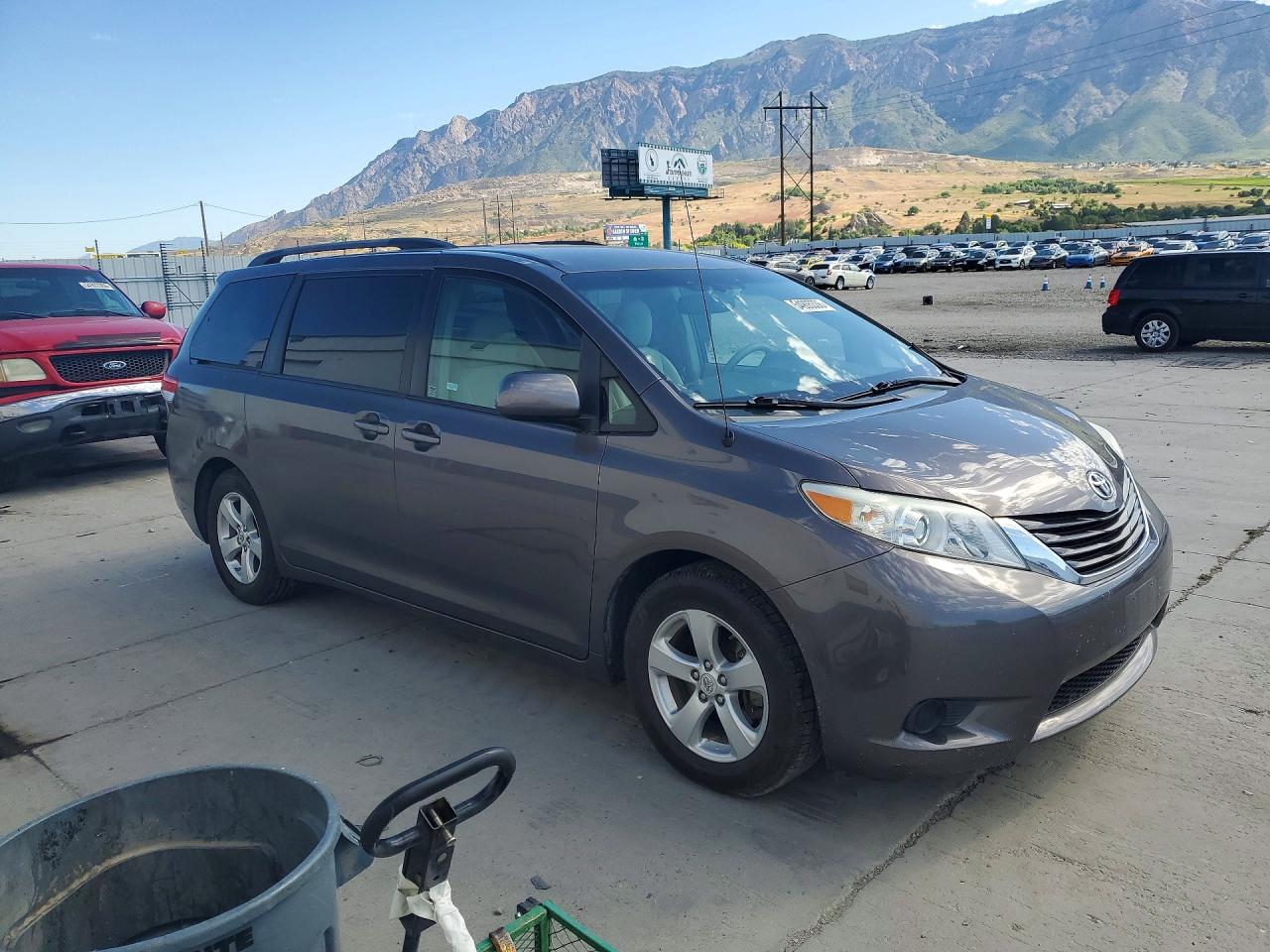 2012 Toyota Sienna Le Gray vin: 5TDKK3DC2CS216572