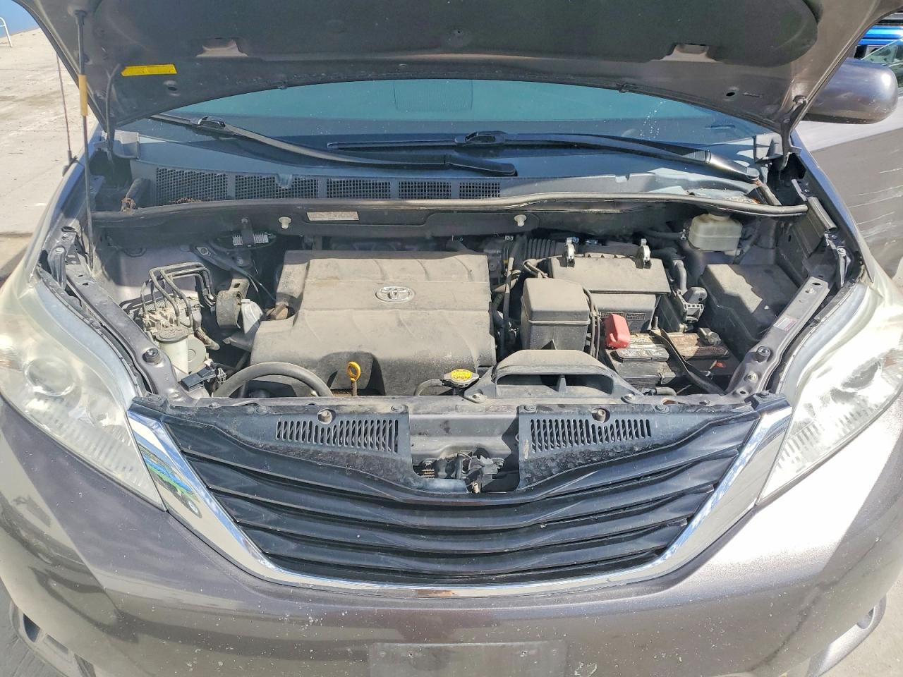 2012 Toyota Sienna Le Gray vin: 5TDKK3DC2CS216572