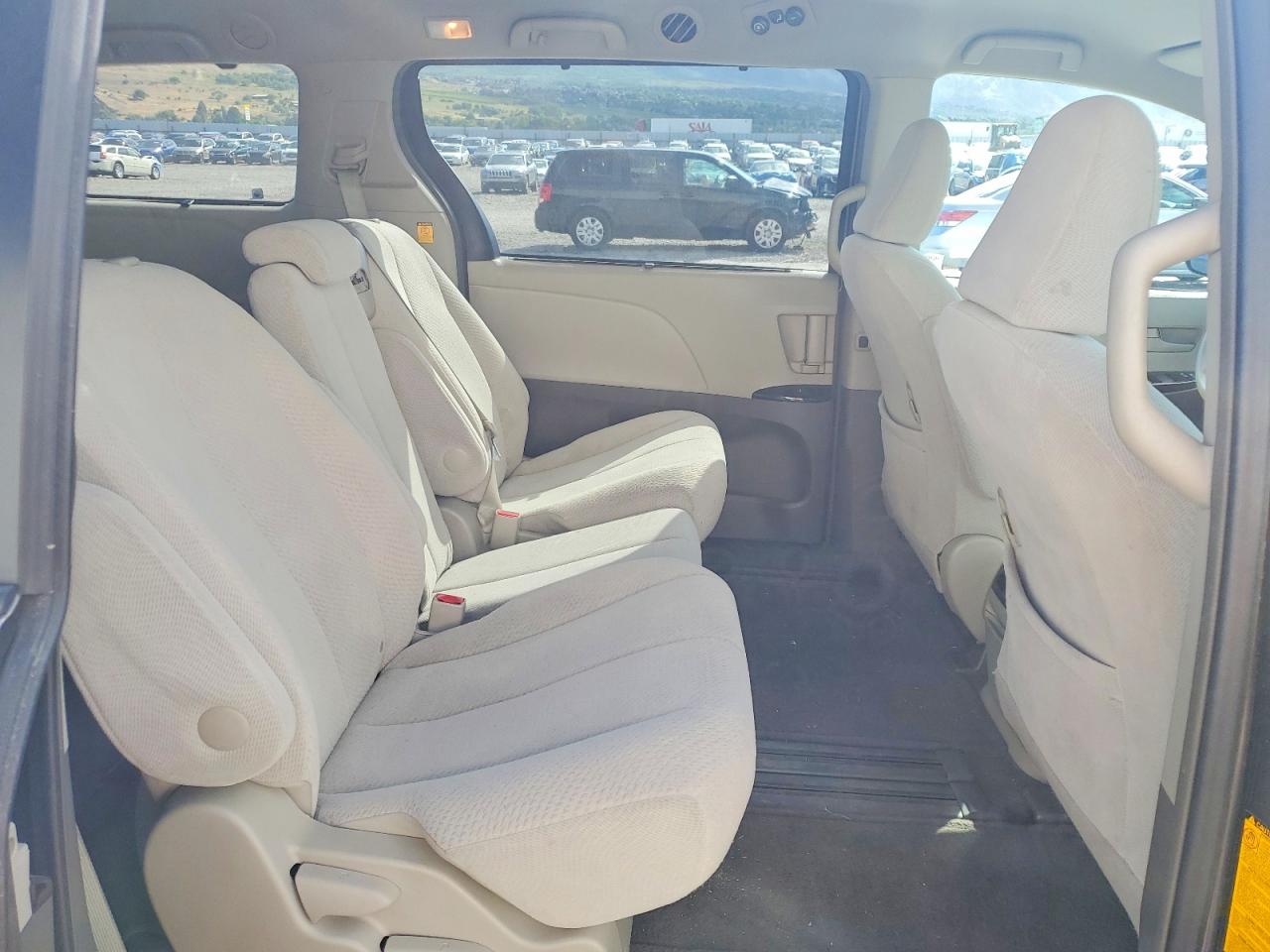 2012 Toyota Sienna Le Gray vin: 5TDKK3DC2CS216572