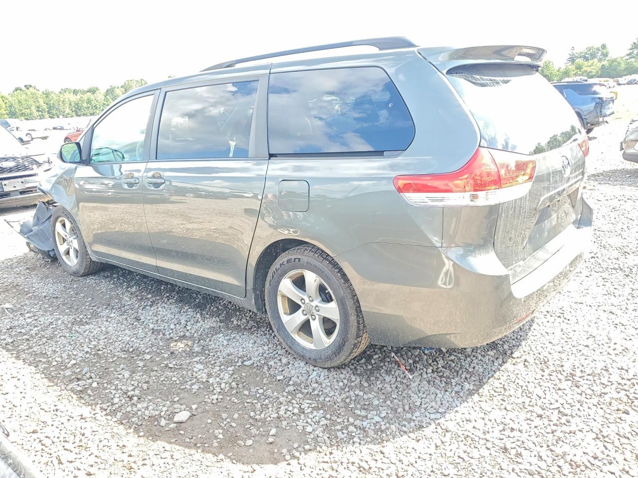 2012 Toyota Sienna Le Зеленый vin: 5TDKK3DC2CS223439