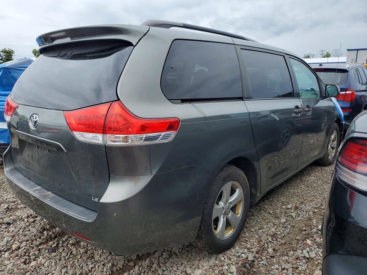 2012 Toyota Sienna Le Зеленый vin: 5TDKK3DC2CS223439