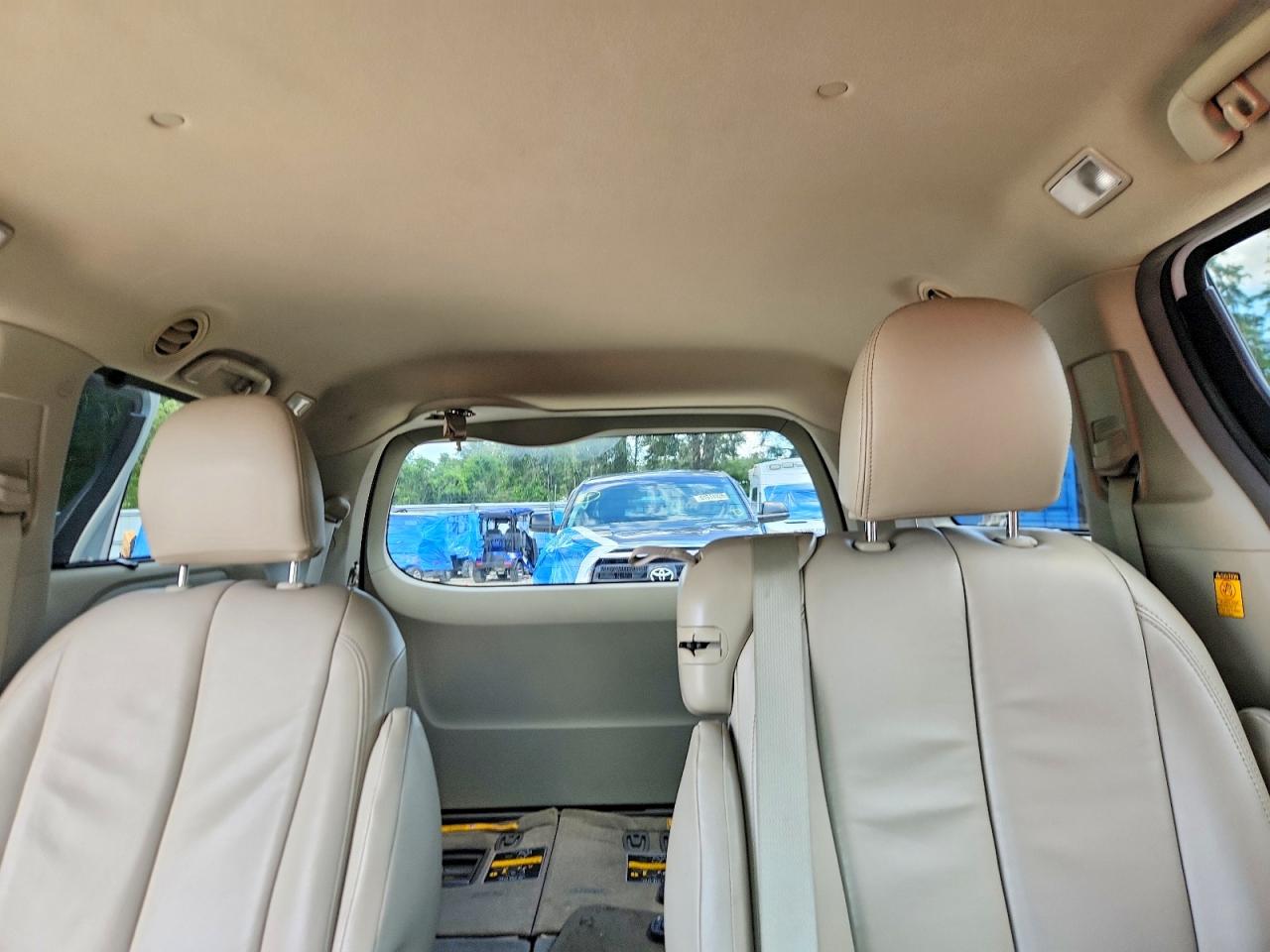 2012 Toyota Sienna Le White vin: 5TDKK3DC2CS224316