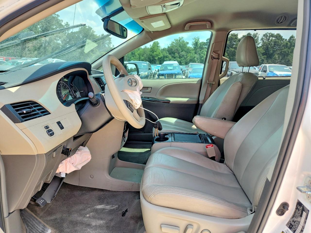 2012 Toyota Sienna Le White vin: 5TDKK3DC2CS224316