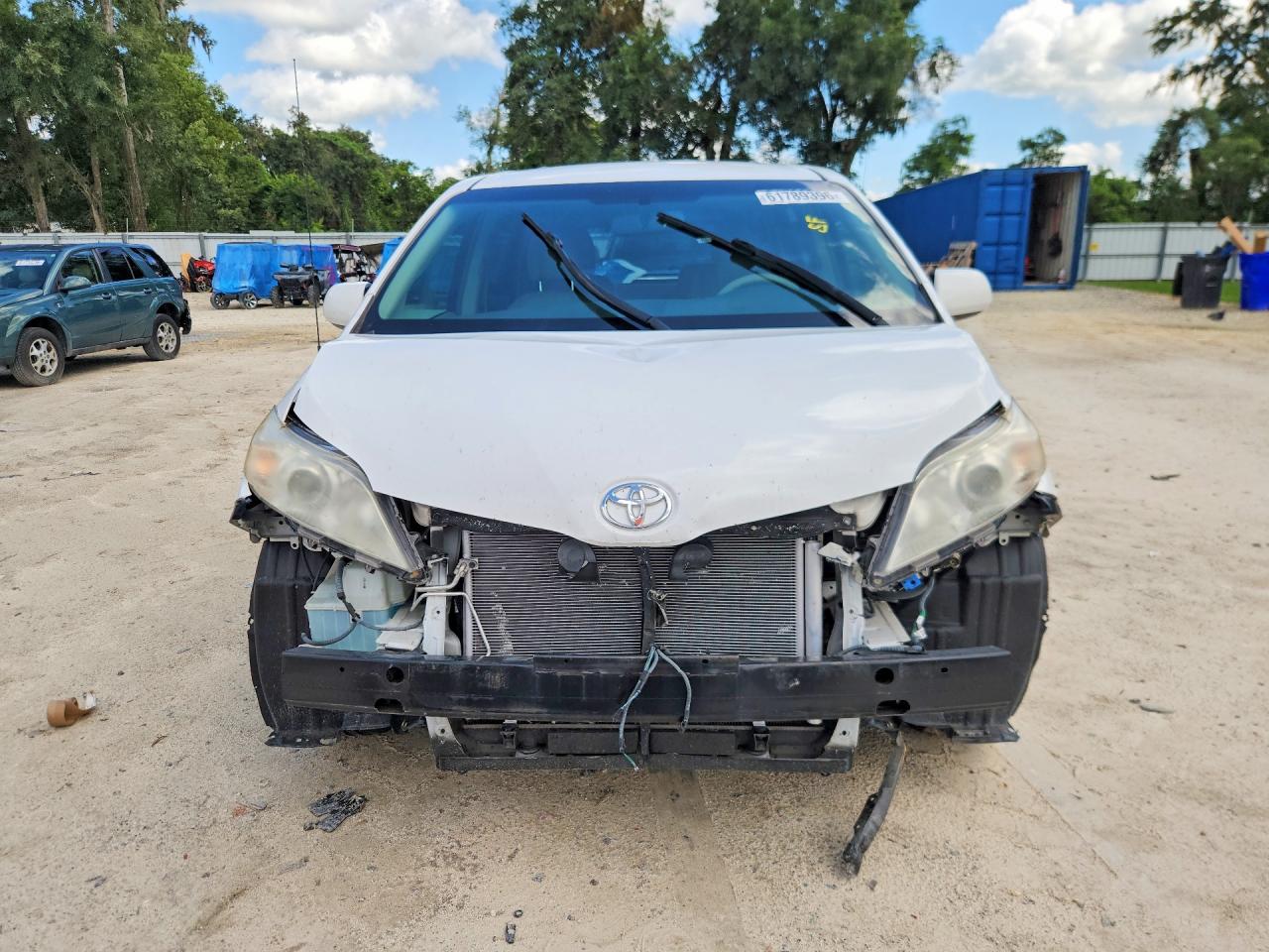 2012 Toyota Sienna Le White vin: 5TDKK3DC2CS224316