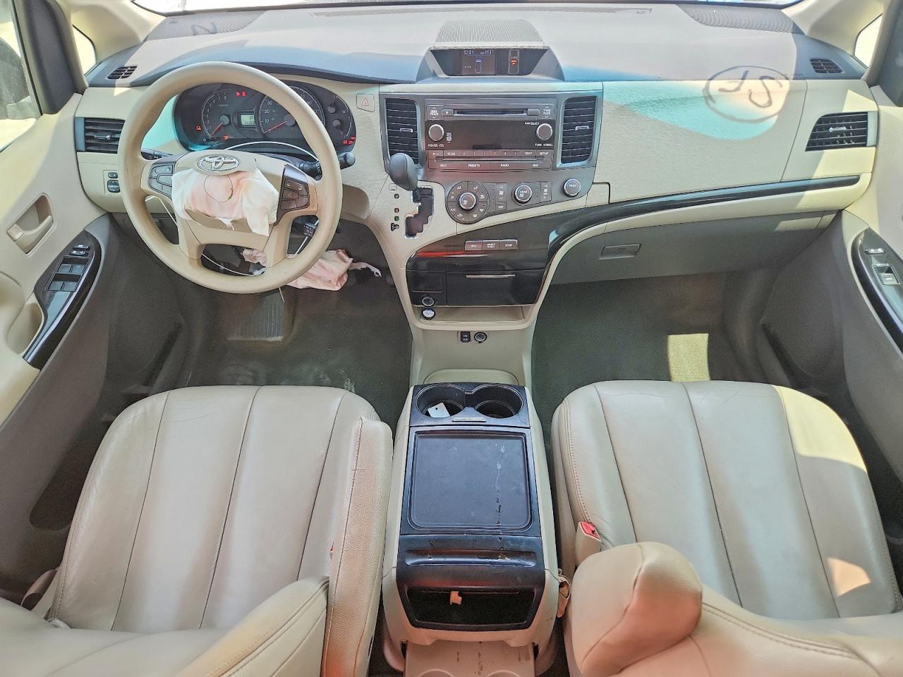 2012 Toyota Sienna Le White vin: 5TDKK3DC2CS224316