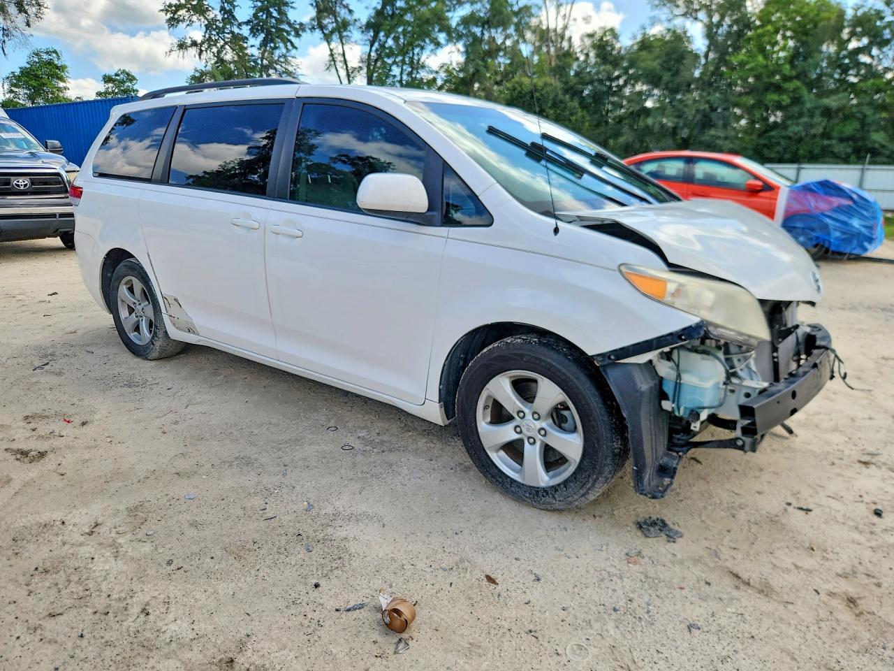 2012 Toyota Sienna Le White vin: 5TDKK3DC2CS224316