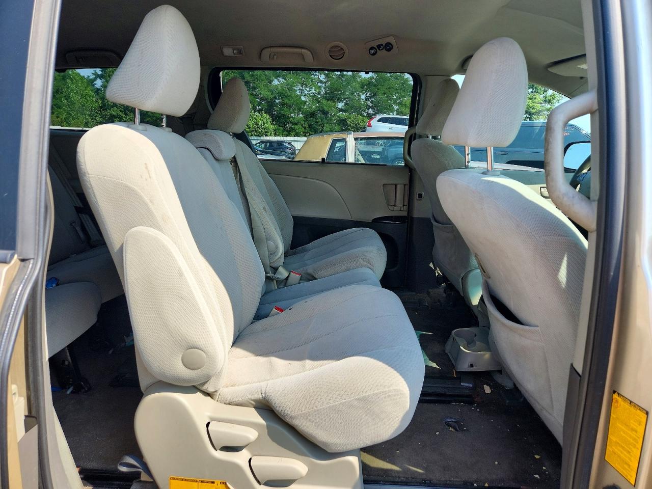 2012 Toyota Sienna Le Tan vin: 5TDKK3DC2CS232318