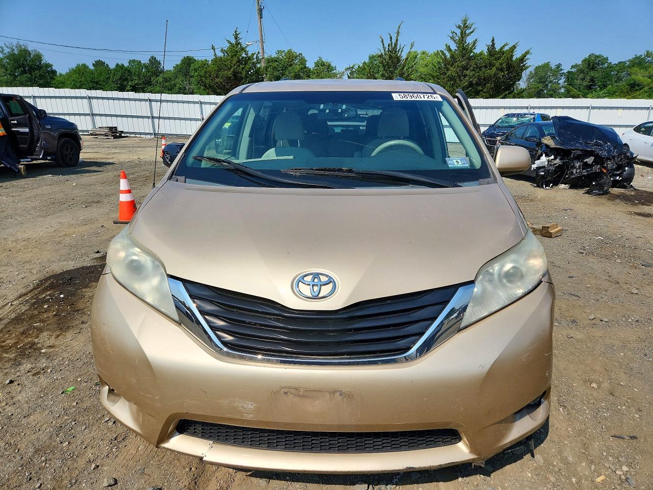 2012 Toyota Sienna Le Tan vin: 5TDKK3DC2CS232318