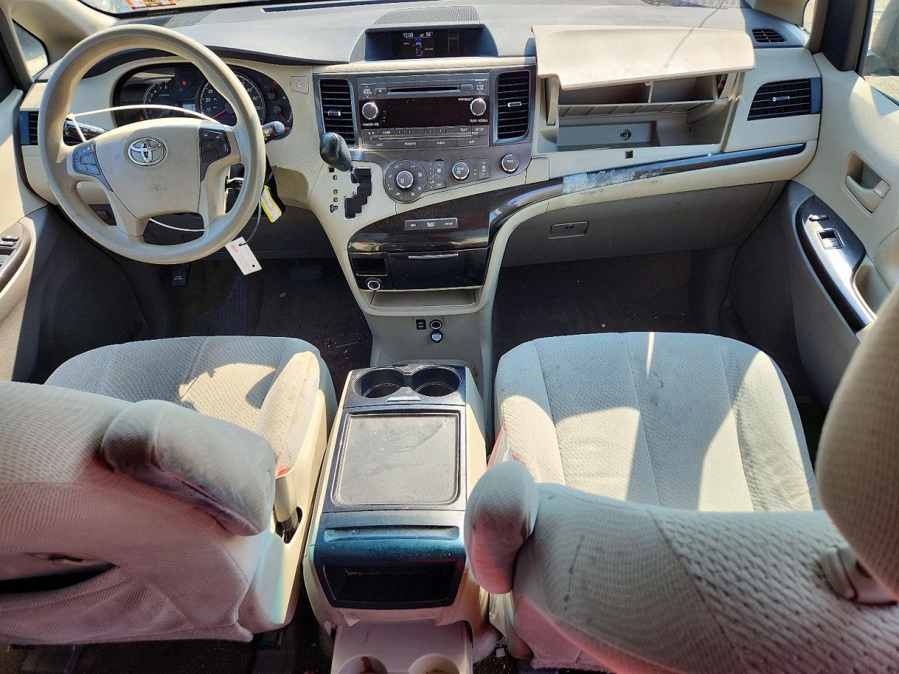 2012 Toyota Sienna Le Tan vin: 5TDKK3DC2CS232318