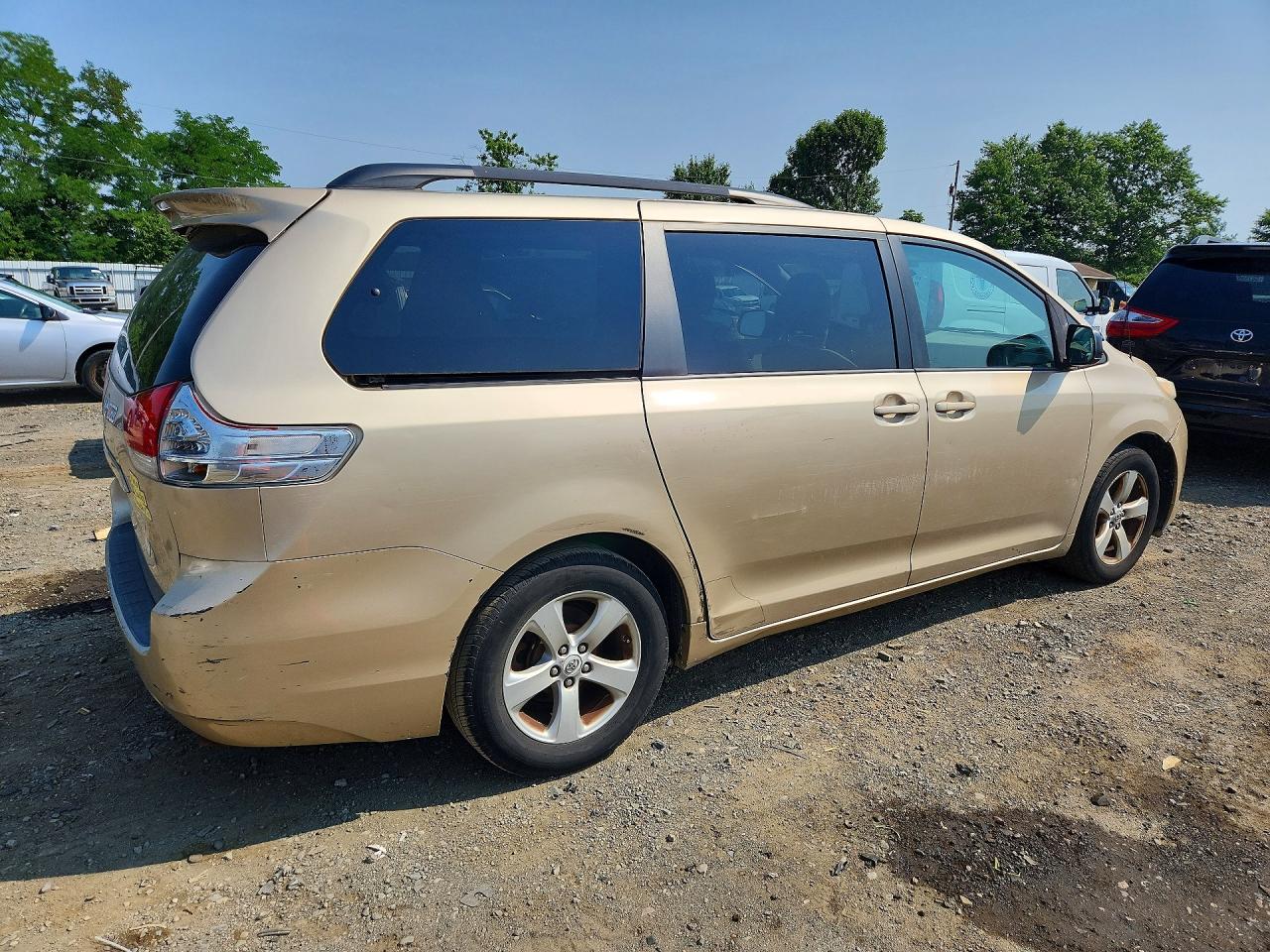 2012 Toyota Sienna Le Tan vin: 5TDKK3DC2CS232318