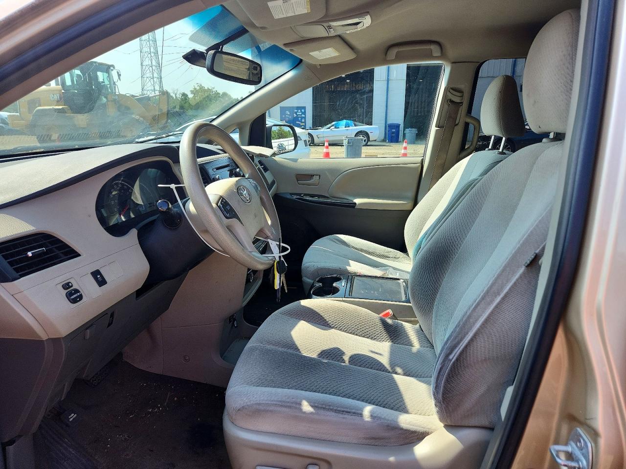 2012 Toyota Sienna Le Tan vin: 5TDKK3DC2CS232318