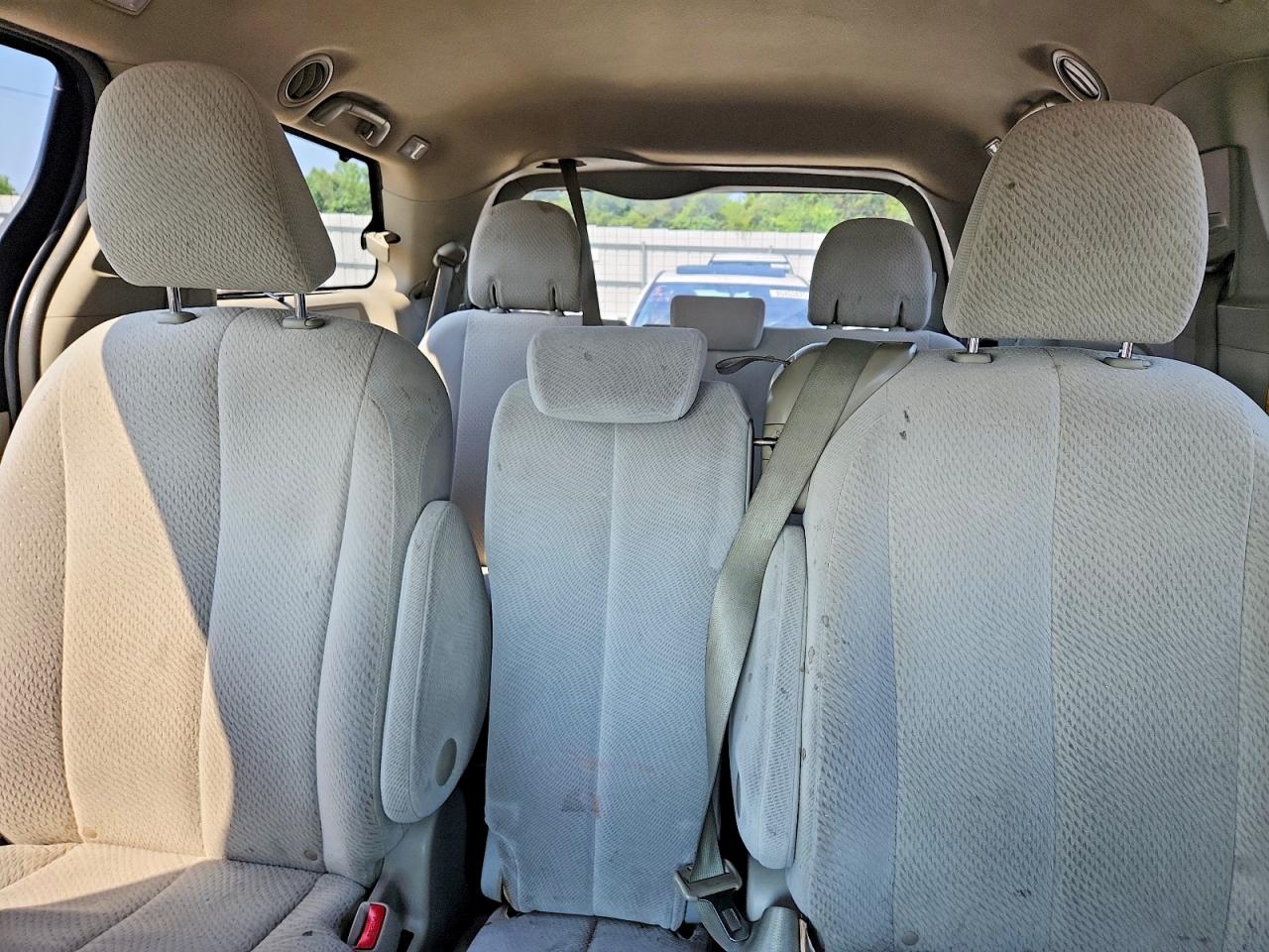 2012 Toyota Sienna Le Tan vin: 5TDKK3DC2CS232318
