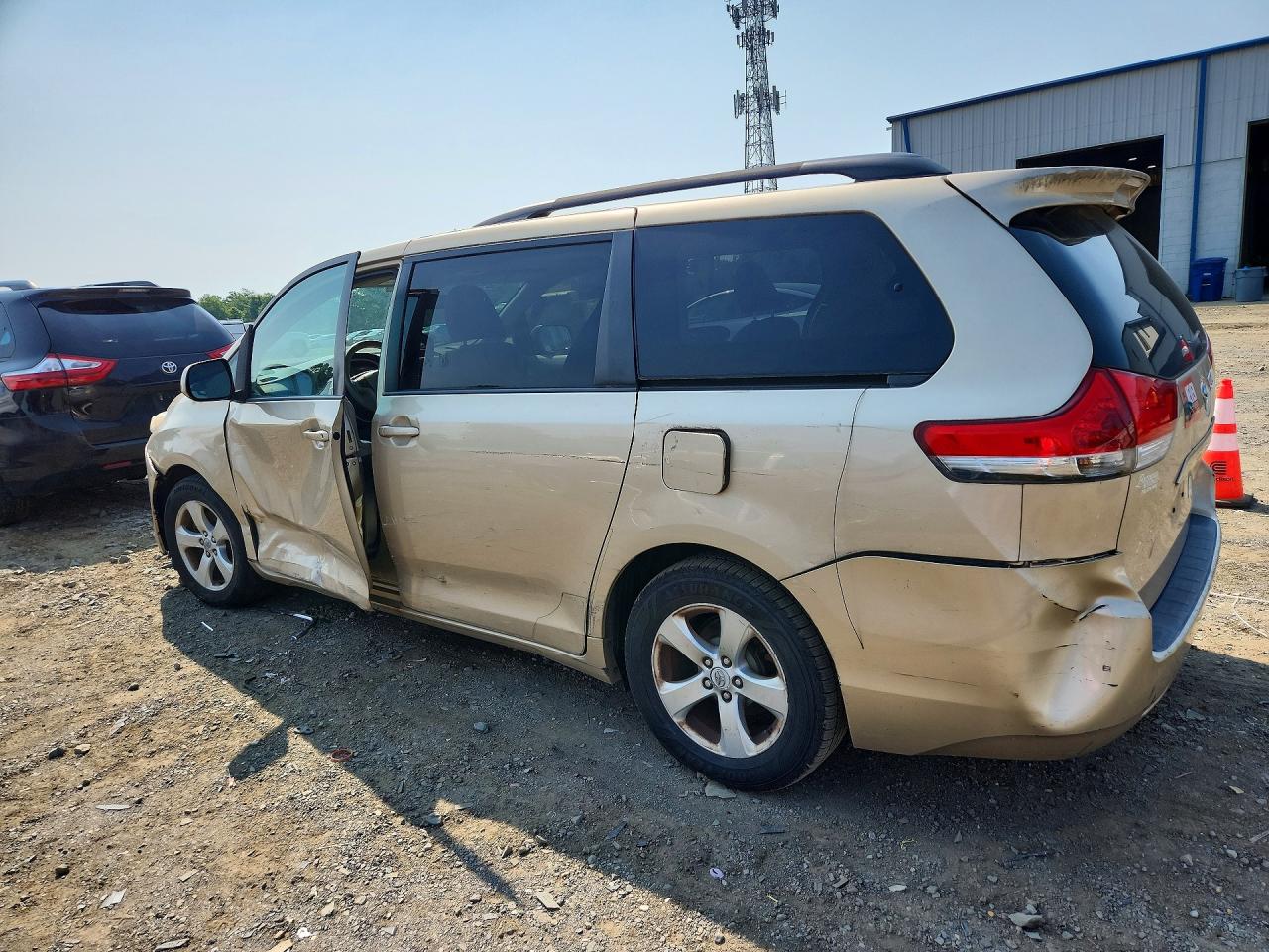 2012 Toyota Sienna Le Tan vin: 5TDKK3DC2CS232318