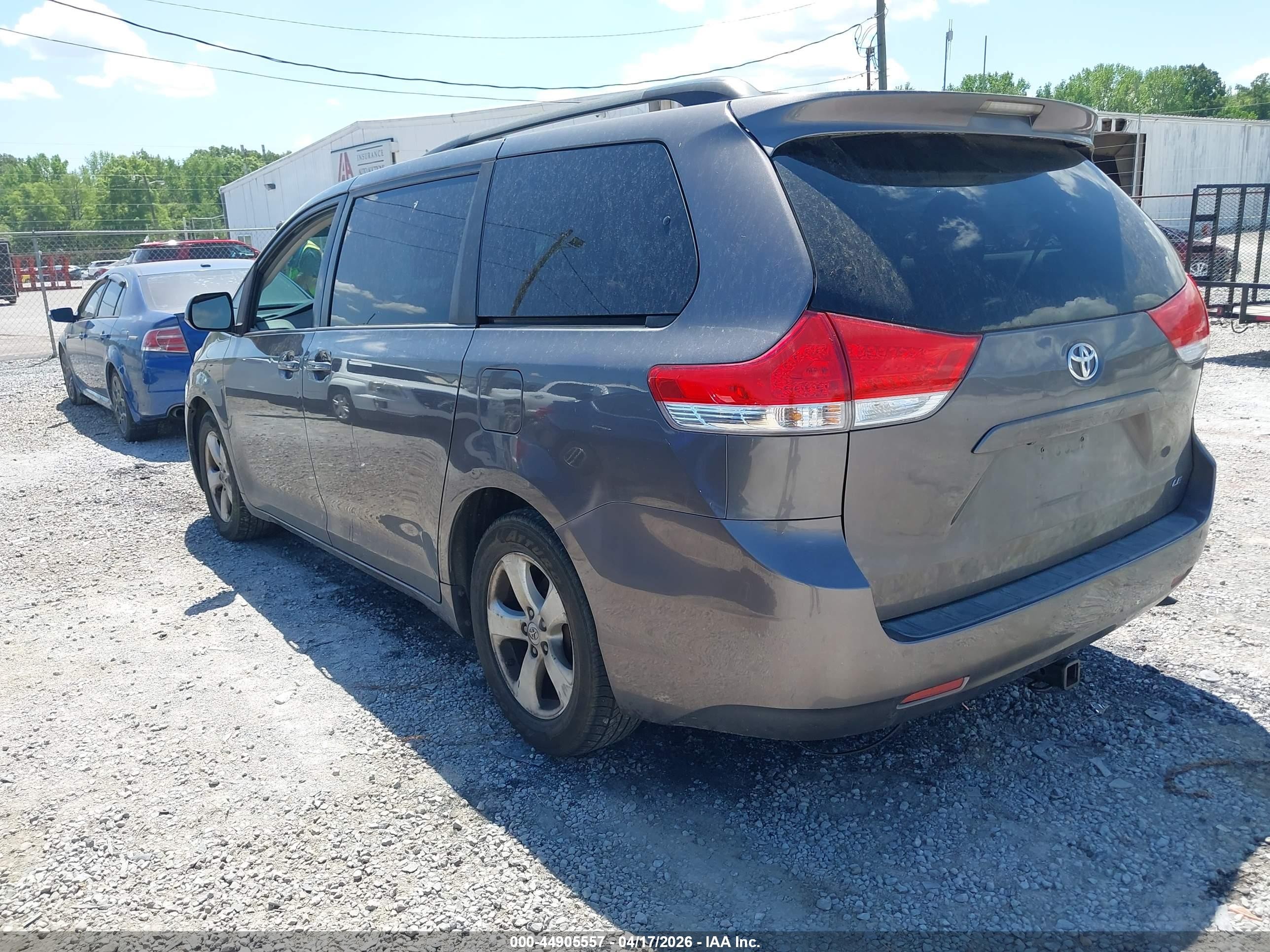 2012 Toyota Sienna Le V6 8 Passenger Серый vin: 5TDKK3DC2CS234957