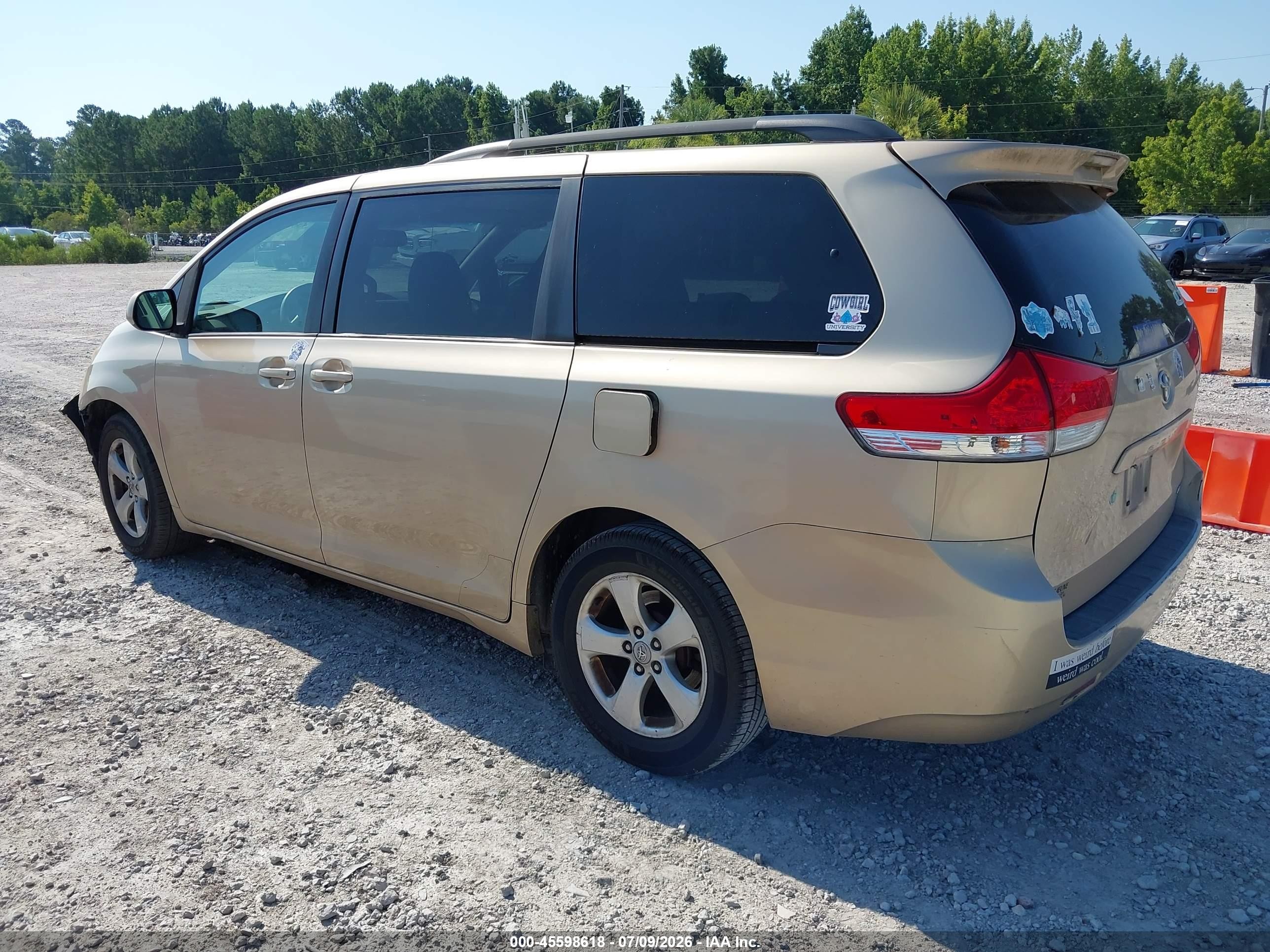 2012 Toyota Sienna Le V6 8 Passenger Gold vin: 5TDKK3DC2CS247899